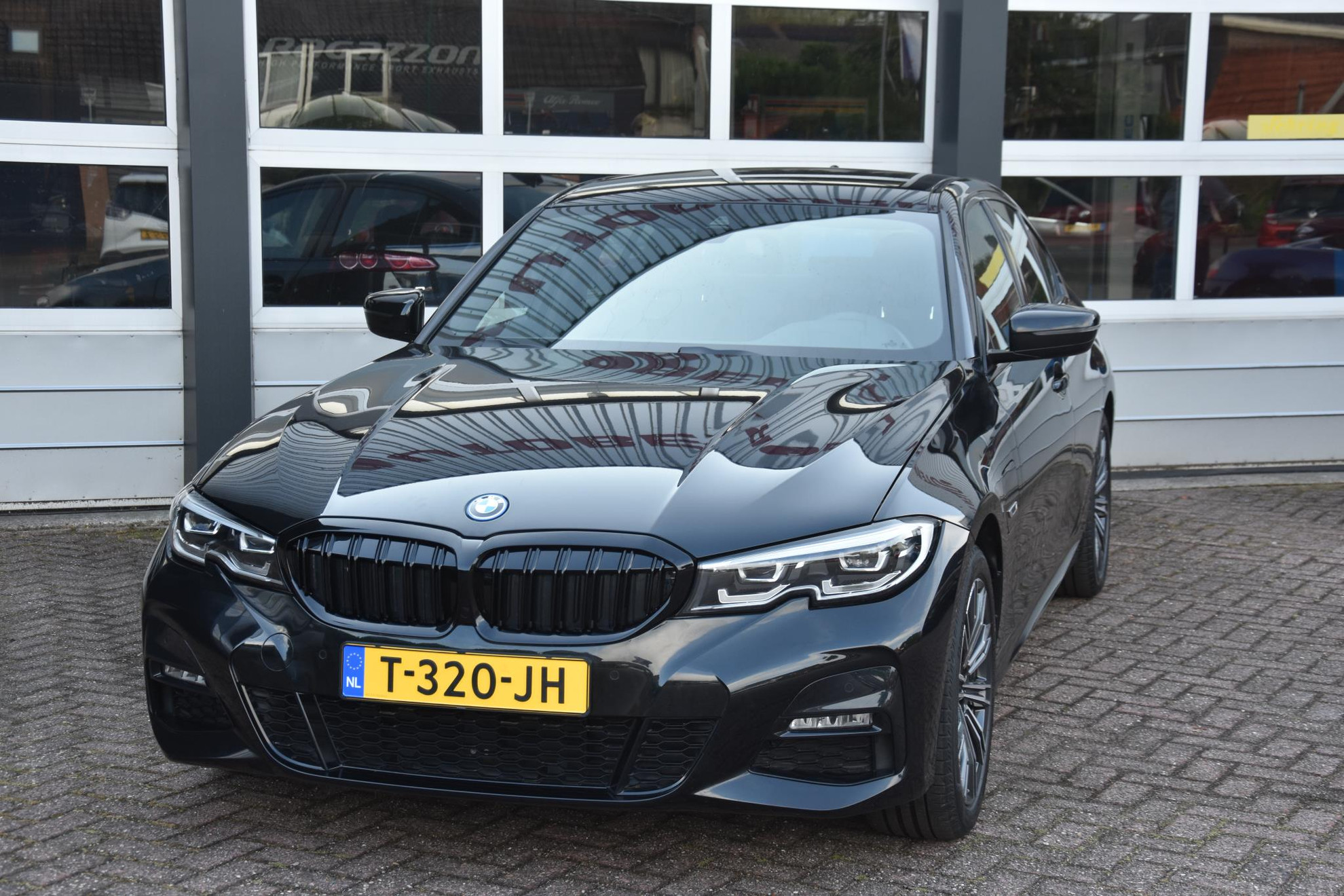 BMW 3-serie 330e M SPORT PAKKET LET OP; 18000KM NIEUW