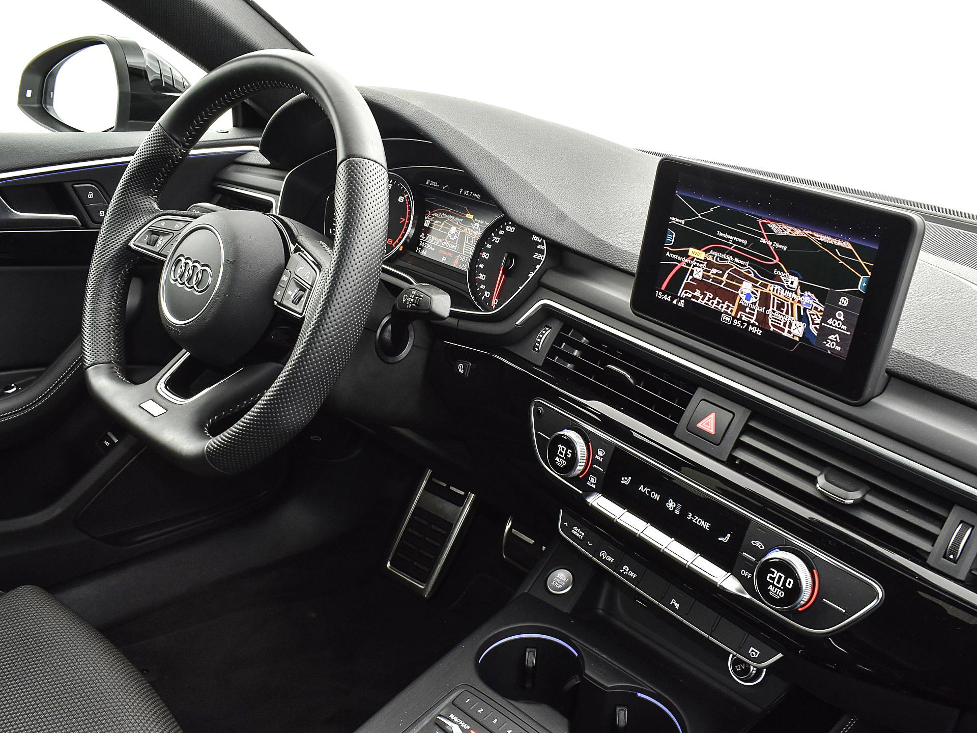 Audi A5 Sportback 35 TFSI 150pk S-Tronic Sport S-line Black Edition | S-line | Panoramadak | P-Sensoren | Navi | Smartphone Interface | Zwart Optiek |