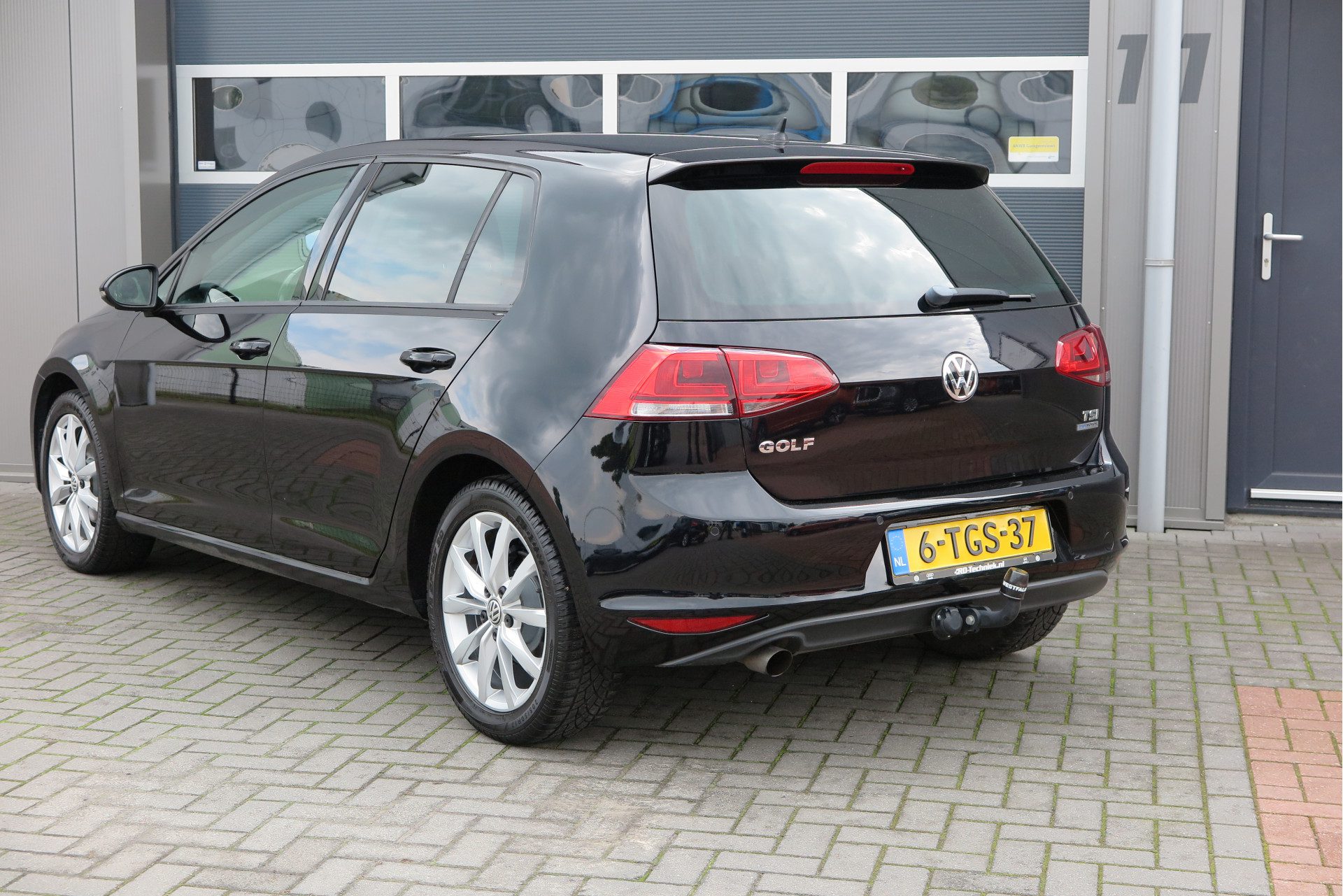 Volkswagen Golf 1.2 TSI 77kw 105pk Highline , Navi , pdc , trekhaak , Airco, Stoelverwarming + massage , Buitenspiegels inklapbaar,. etc