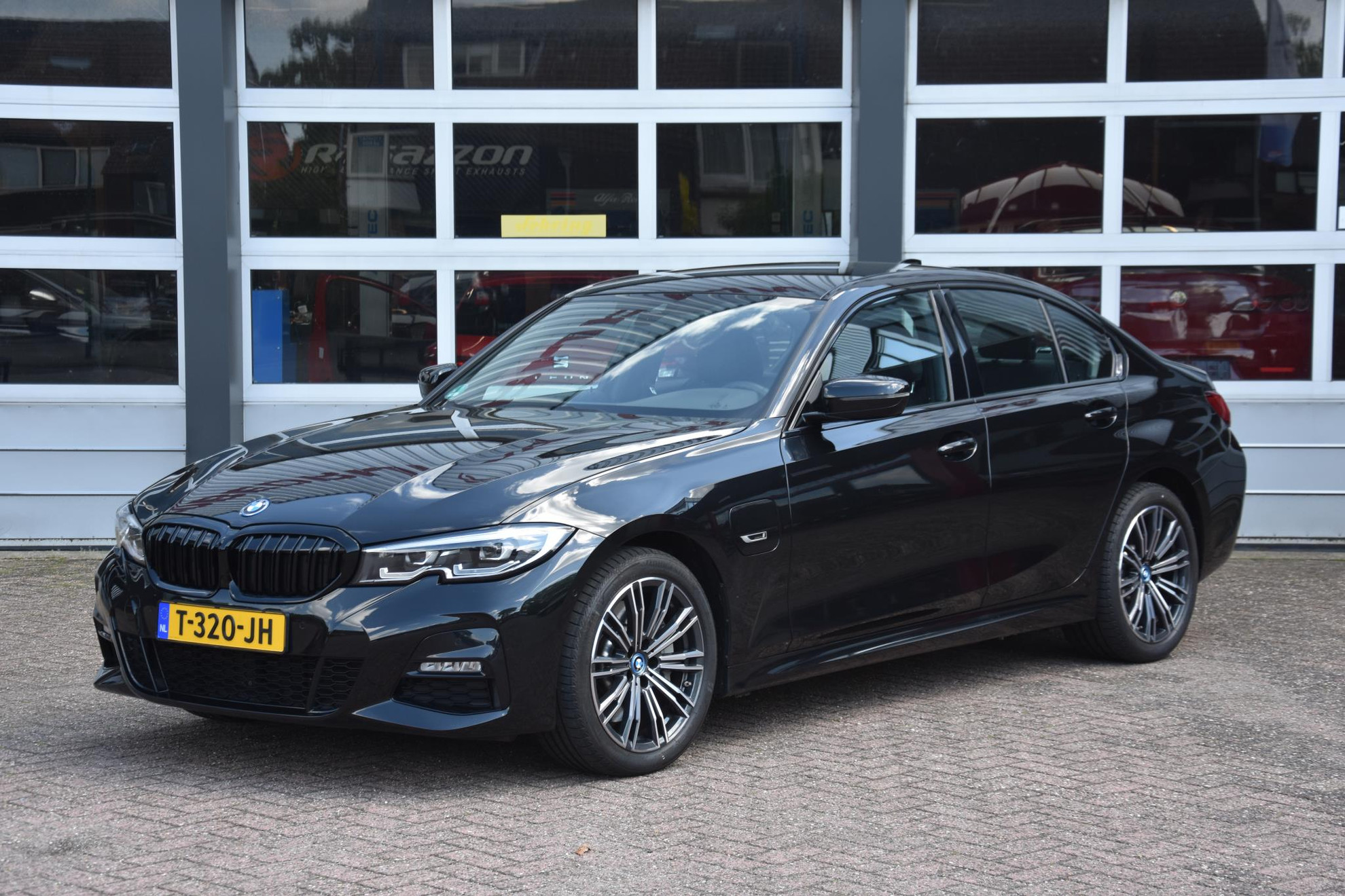 BMW 3-serie 330e M SPORT PAKKET LET OP; 18000KM NIEUW