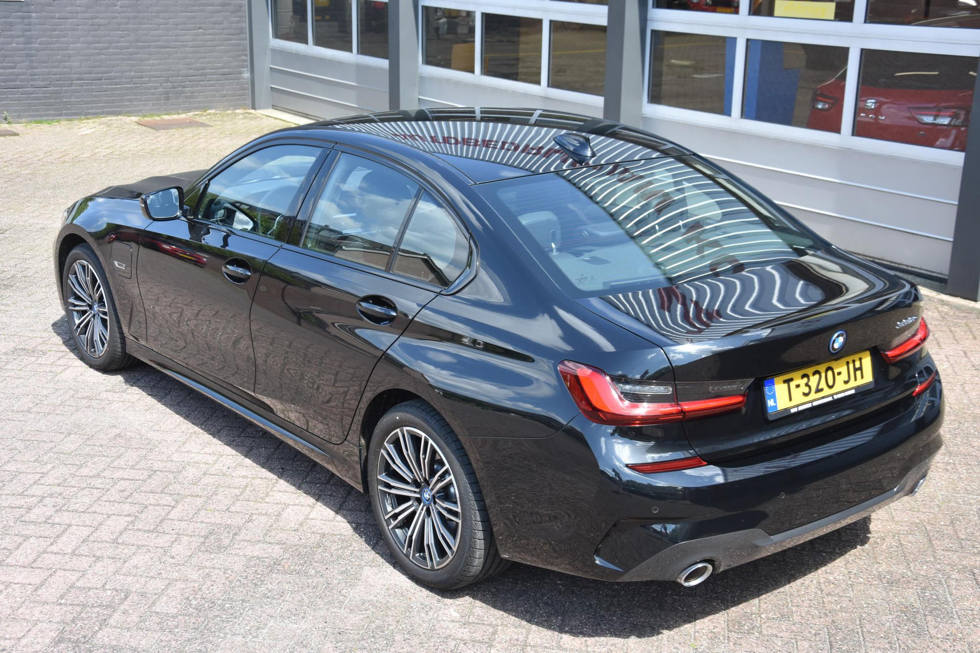 BMW 3-serie 330e M SPORT PAKKET LET OP; 18000KM NIEUW