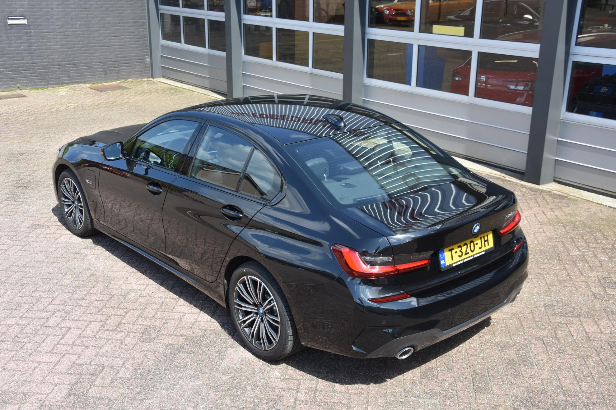 BMW 3-serie 330e M SPORT PAKKET LET OP; 18000KM NIEUW