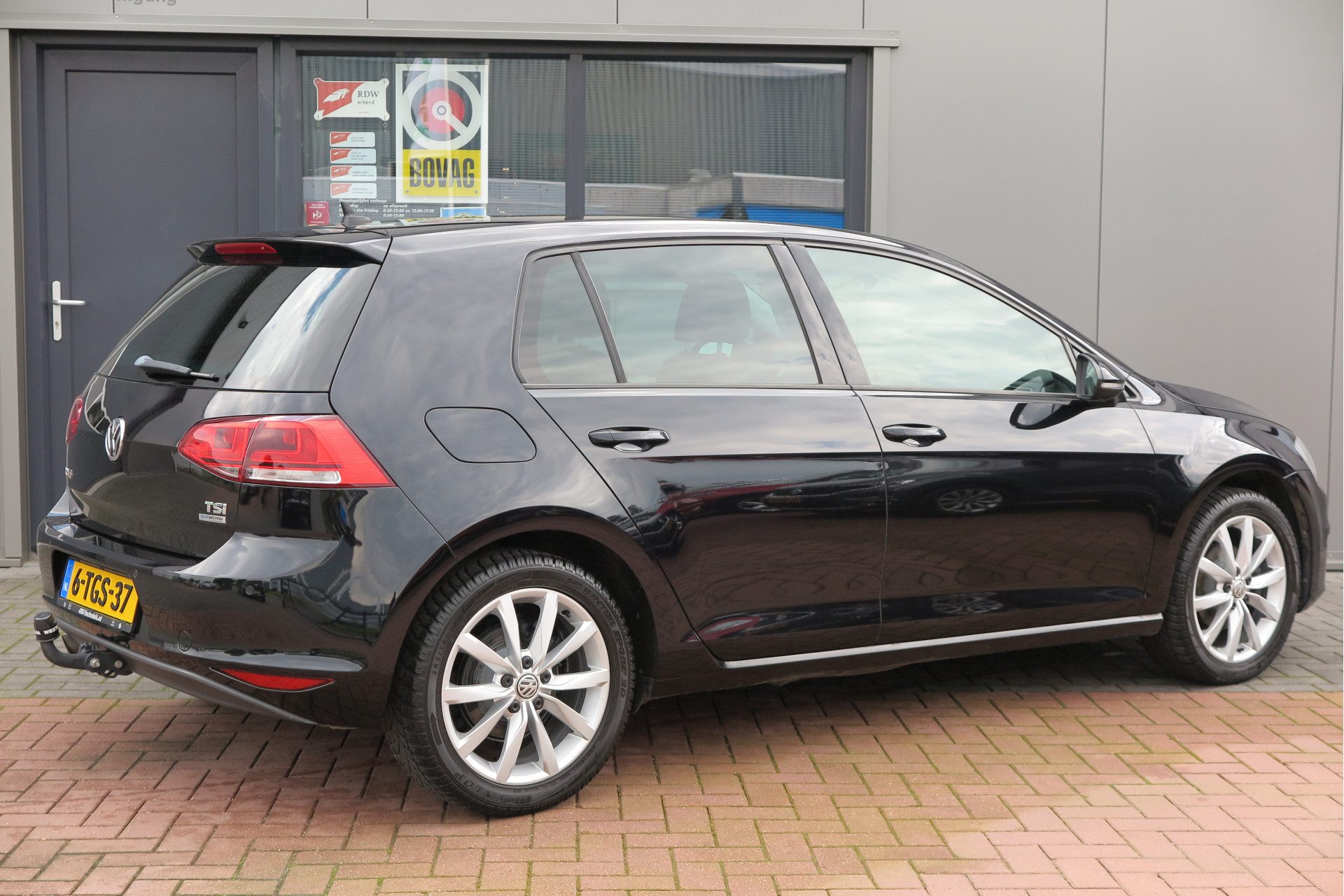 Volkswagen Golf 1.2 TSI 77kw 105pk Highline , Navi , pdc , trekhaak , Airco, Stoelverwarming + massage , Buitenspiegels inklapbaar,. etc