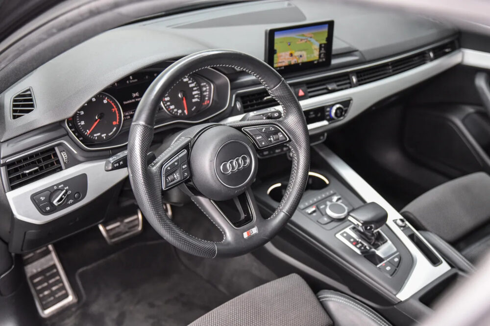 Audi A4 Avant 1.4 TFSI Sport S-line edition [ navigatie lichtmetalen velgen ]