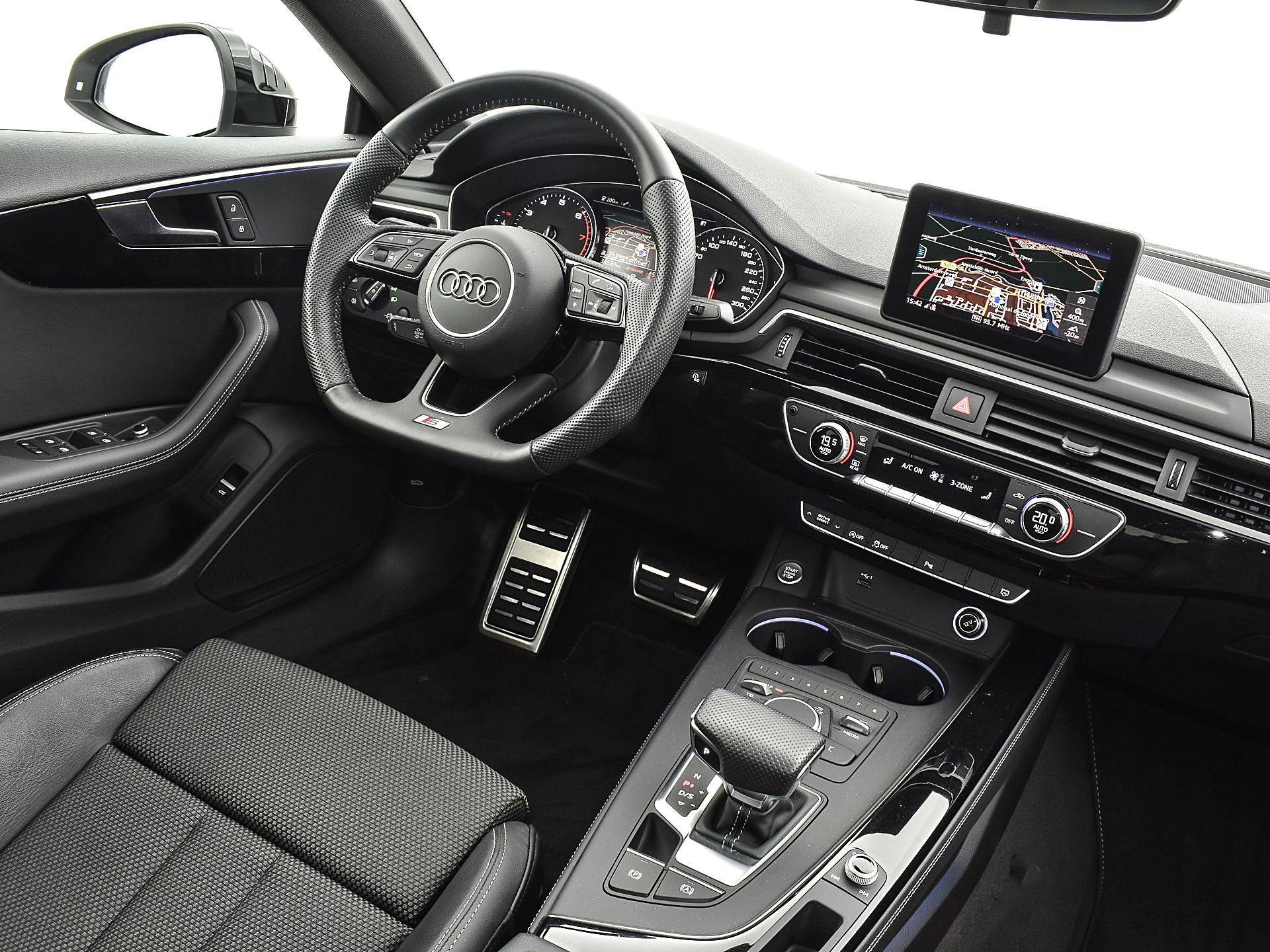 Audi A5 Sportback 35 TFSI 150pk S-Tronic Sport S-line Black Edition | S-line | Panoramadak | P-Sensoren | Navi | Smartphone Interface | Zwart Optiek |