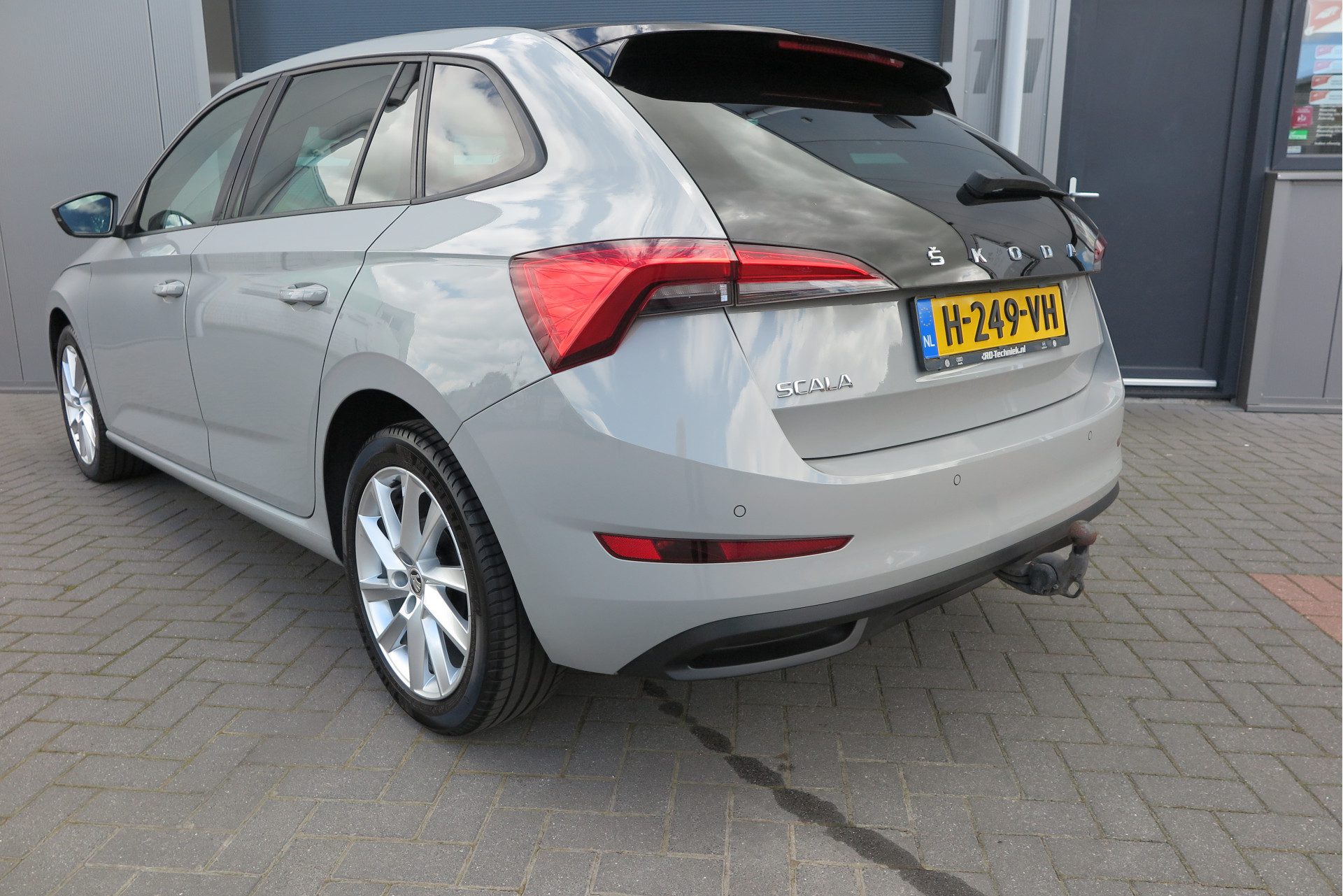 Škoda Scala 1.0 TSI 85KW 116PK DSG Sport Business Panoramadak,Virtual cockpit, Carplay, Adaptive cruise, Lane asist , LMV, Trekhaak (zwenkbaar)