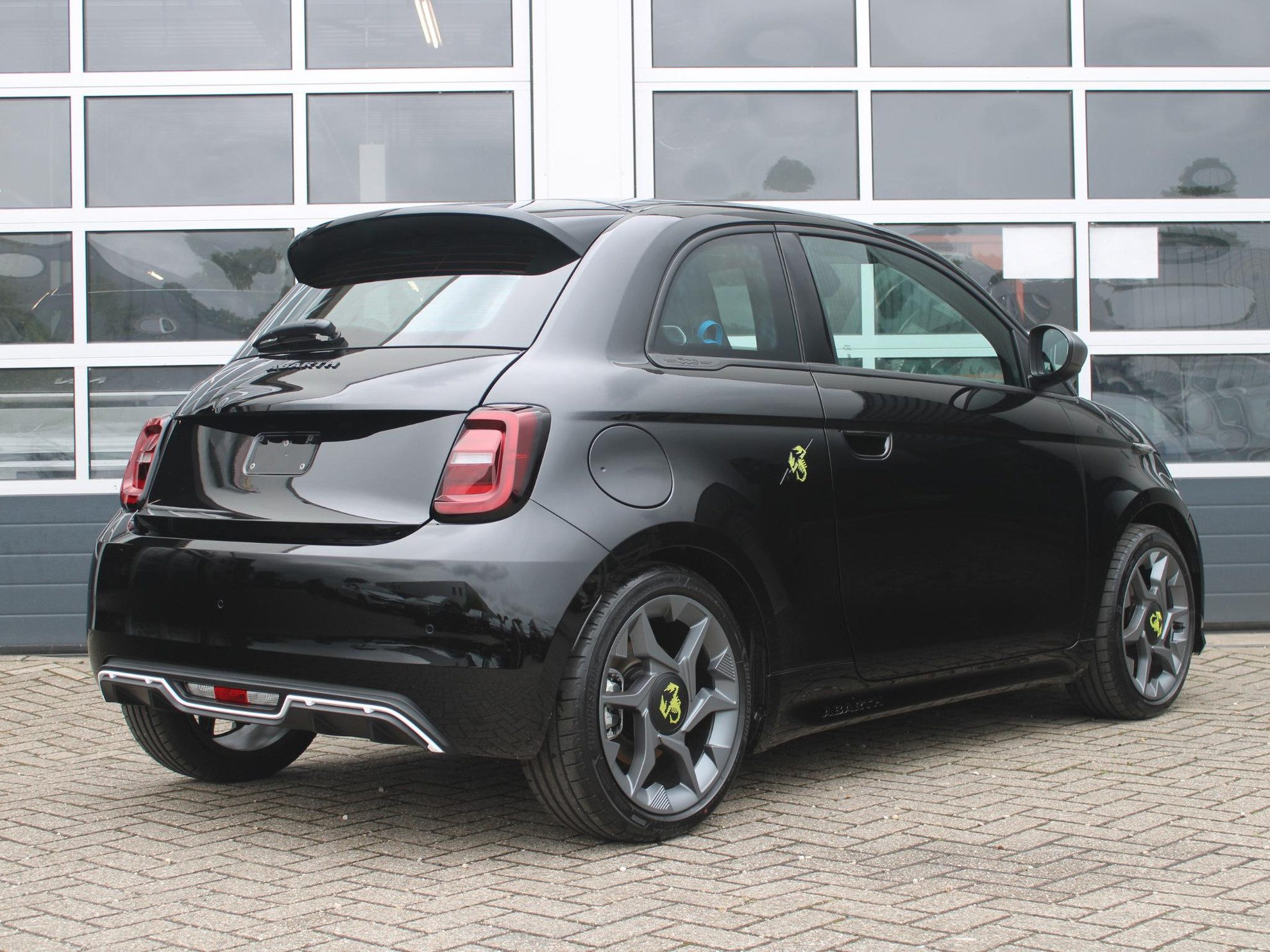 Abarth 500e 42 kWh 155pk | Uit voorraad leverbaar | Navi | Clima | Cruise | 17″ | PDC | Apple Carplay