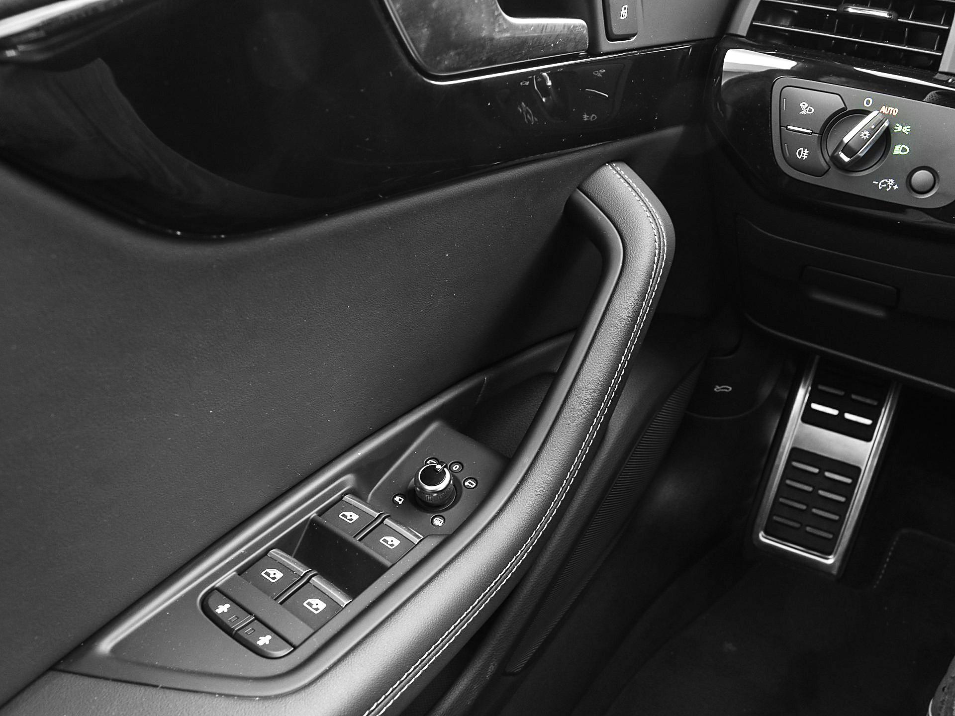 Audi A5 Sportback 35 TFSI 150pk S-Tronic Sport S-line Black Edition | S-line | Panoramadak | P-Sensoren | Navi | Smartphone Interface | Zwart Optiek |