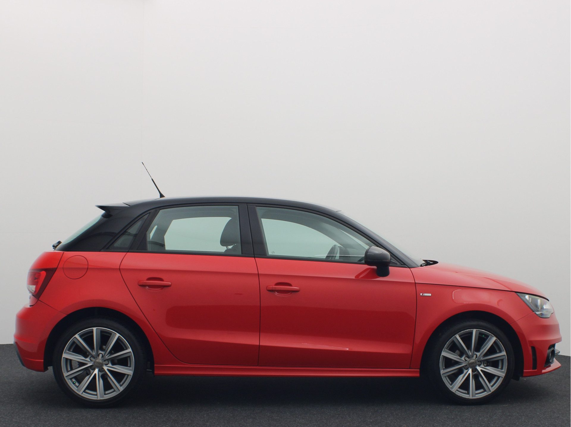 Audi A1 Sportback 1.2 TFSI Admired S-LINE / AIRCO / NAVI / BLUETOOTH / CRUISE / 5PERS / ELEK RAMEN / NL-AUTO