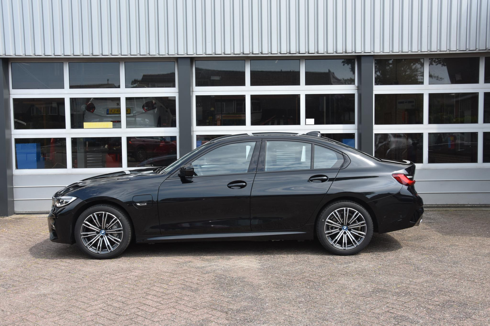 BMW 3-serie 330e M SPORT PAKKET LET OP; 18000KM NIEUW