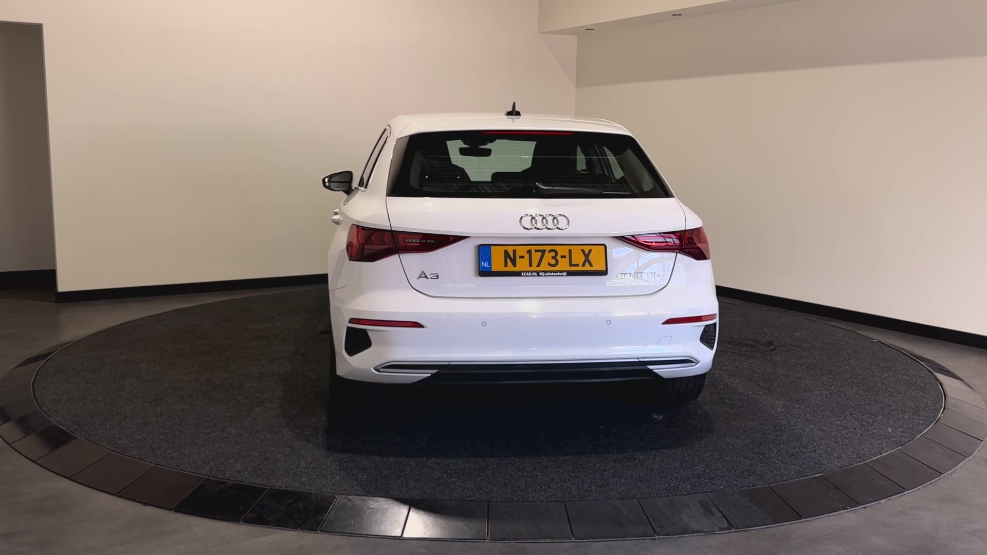 Audi A3 Sportback 40 TFSI e Business edition | Parkeerassistent met sensoren voor en achter |