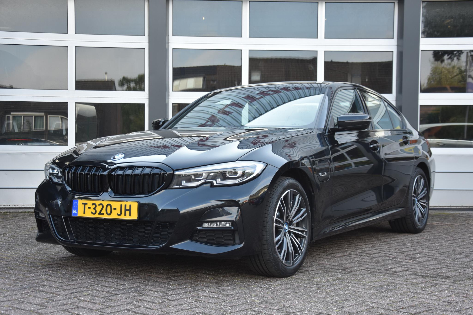 BMW 3-serie 330e M SPORT PAKKET LET OP; 18000KM NIEUW