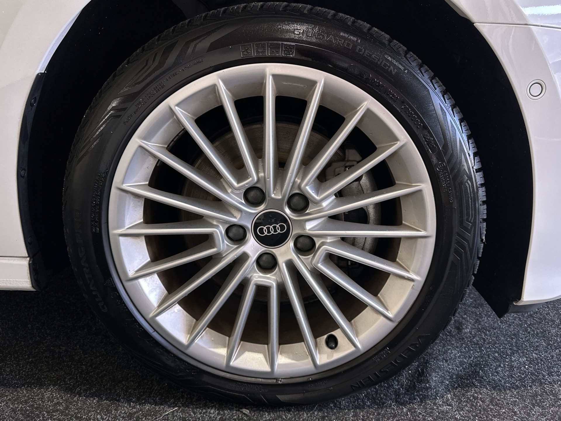 Audi A3 Sportback 40 TFSI e Business edition | Parkeerassistent met sensoren voor en achter |