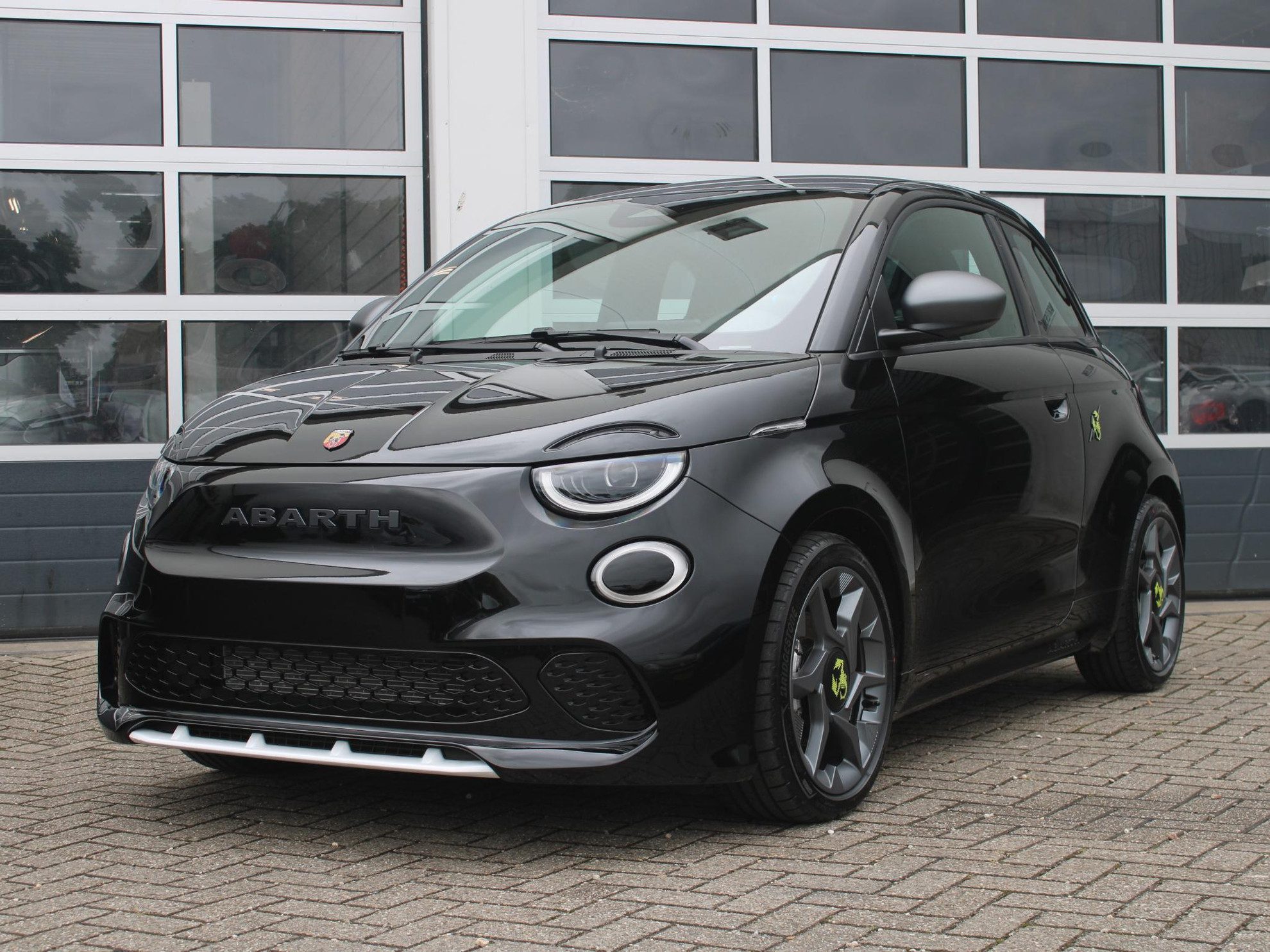 Abarth 500e 42 kWh 155pk | Uit voorraad leverbaar | Navi | Clima | Cruise | 17″ | PDC | Apple Carplay