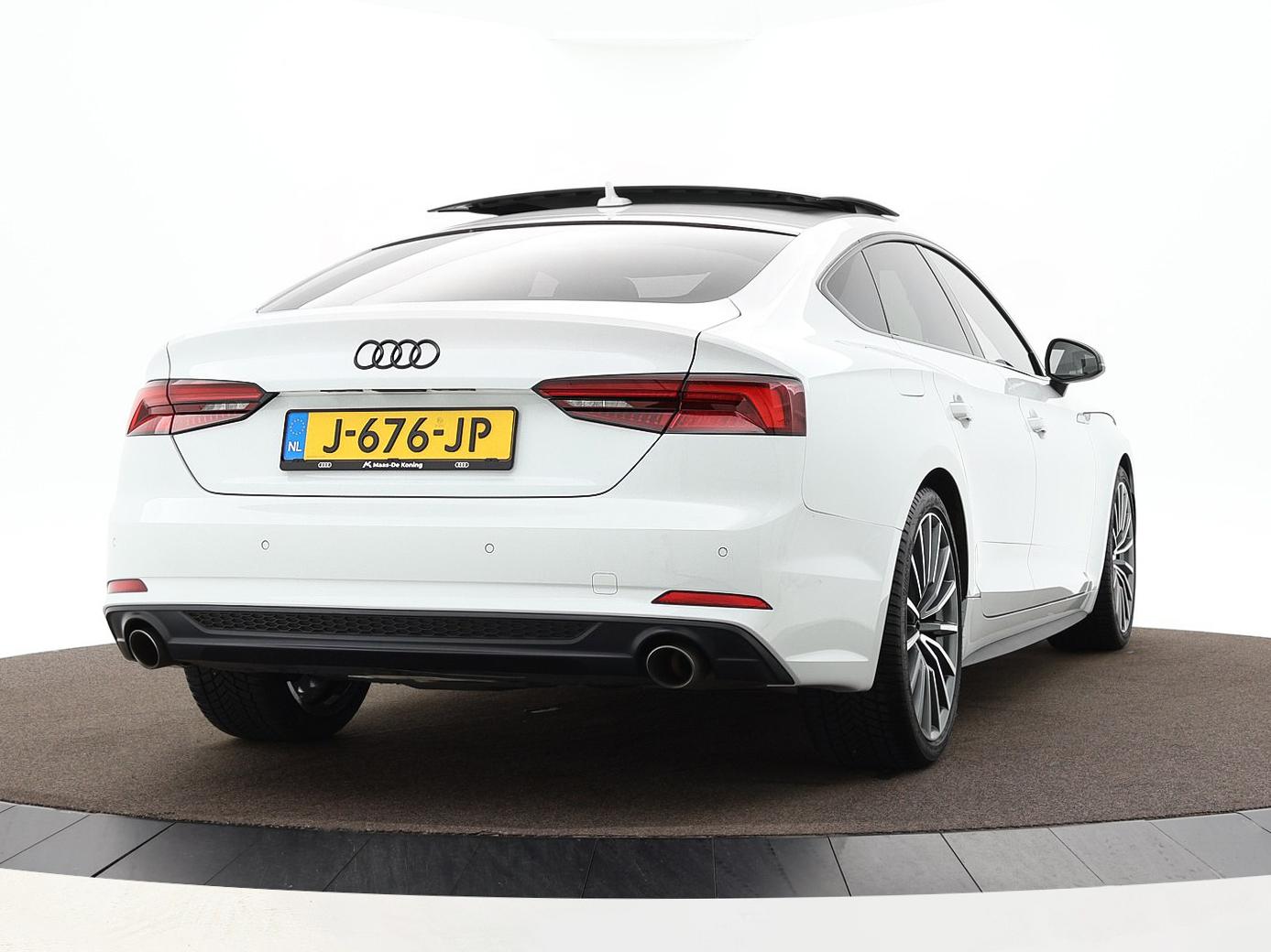 Audi A5 Sportback 35 TFSI 150pk S-Tronic Sport S-line Black Edition | S-line | Panoramadak | P-Sensoren | Navi | Smartphone Interface | Zwart Optiek |