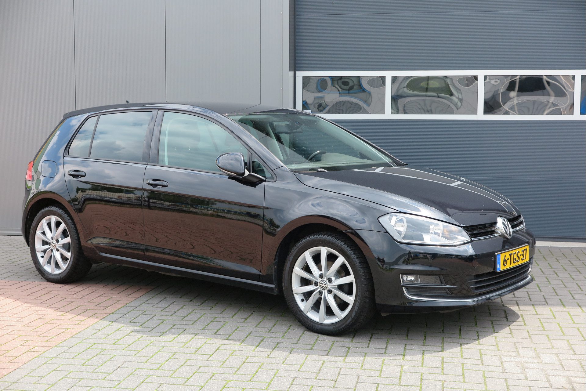 Volkswagen Golf 1.2 TSI 77kw 105pk Highline , Navi , pdc , trekhaak , Airco, Stoelverwarming + massage , Buitenspiegels inklapbaar,. etc