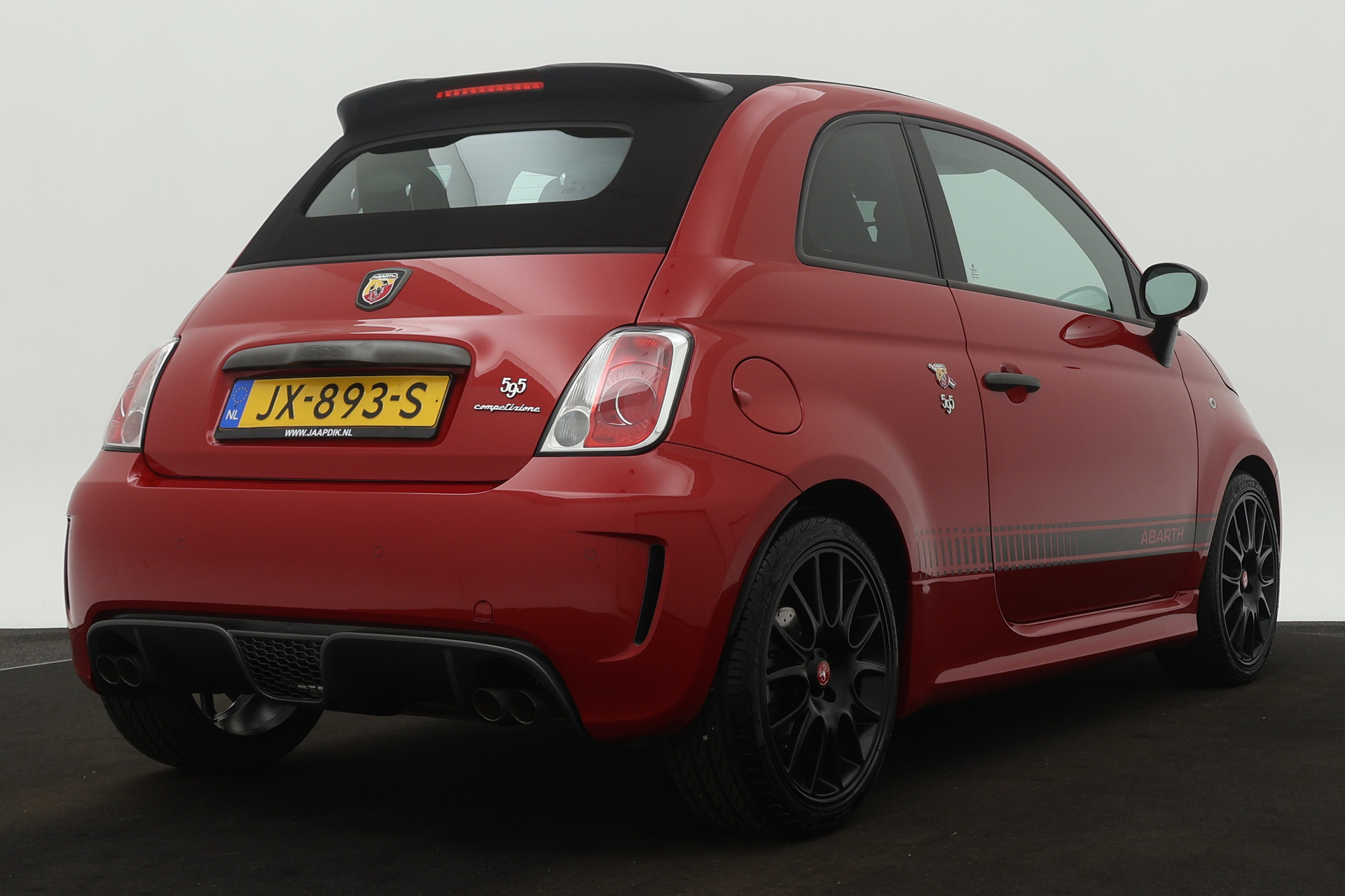 Abarth 595 – C BWJ 2016 1.4 T-Jet 180 PK  Abarth 595 Competizione CABRIO / HALF LEDER / SPORT STOELEN / CLIMA / LMV / AUX / PARKEERSENSOREN / STUURBEDIENING  / PARKEERSESORDEN