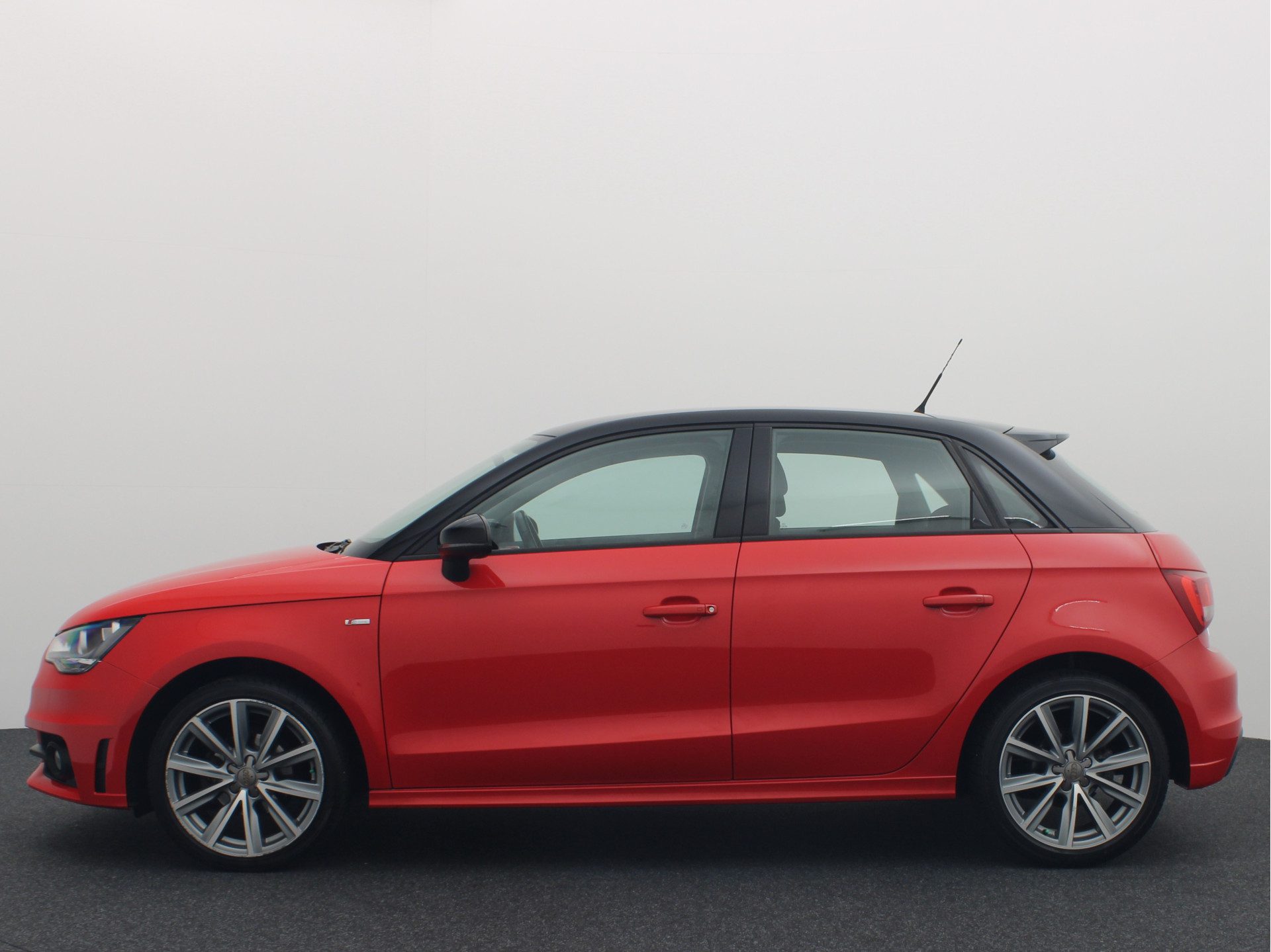 Audi A1 Sportback 1.2 TFSI Admired S-LINE / AIRCO / NAVI / BLUETOOTH / CRUISE / 5PERS / ELEK RAMEN / NL-AUTO