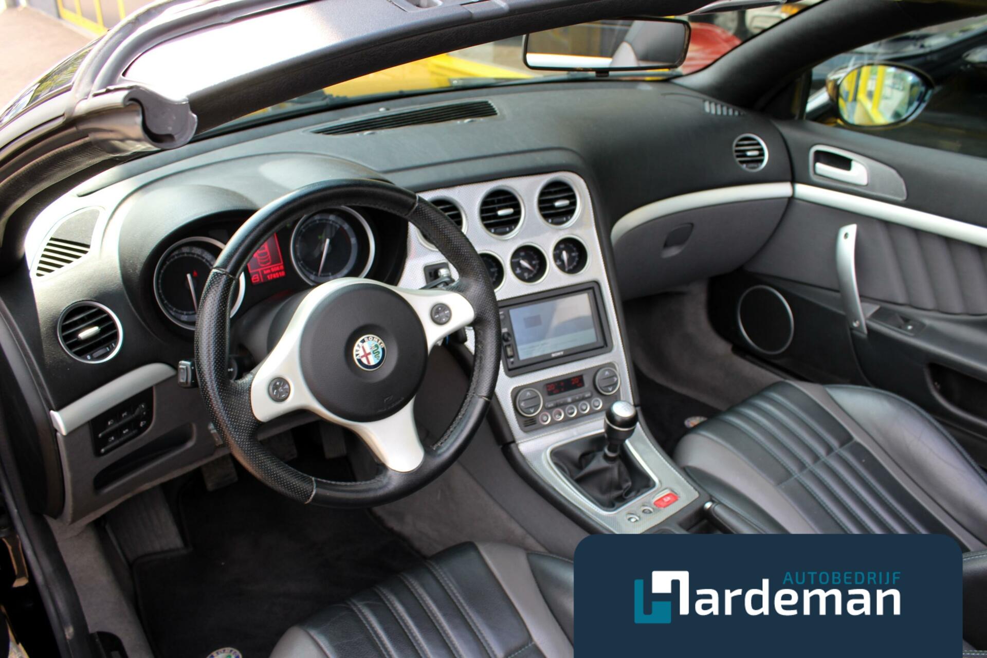 Alfa Romeo Spider 2.2 JTS Carplay Leder