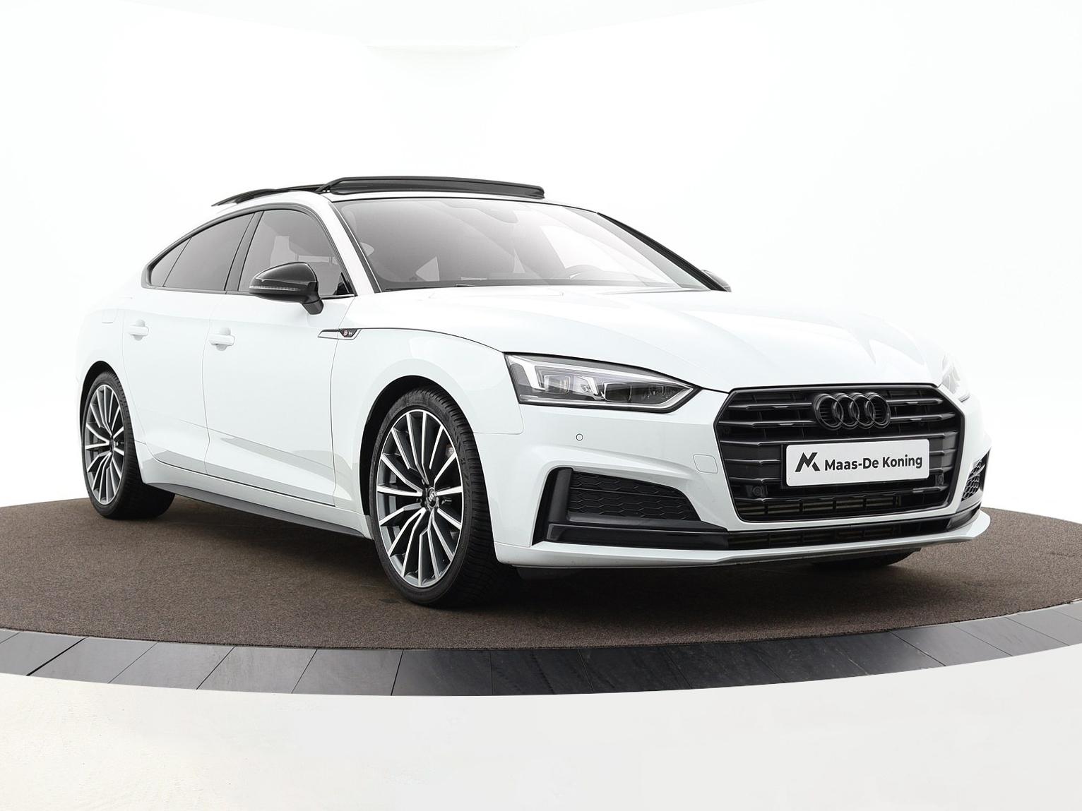 Audi A5 Sportback 35 TFSI 150pk S-Tronic Sport S-line Black Edition | S-line | Panoramadak | P-Sensoren | Navi | Smartphone Interface | Zwart Optiek |