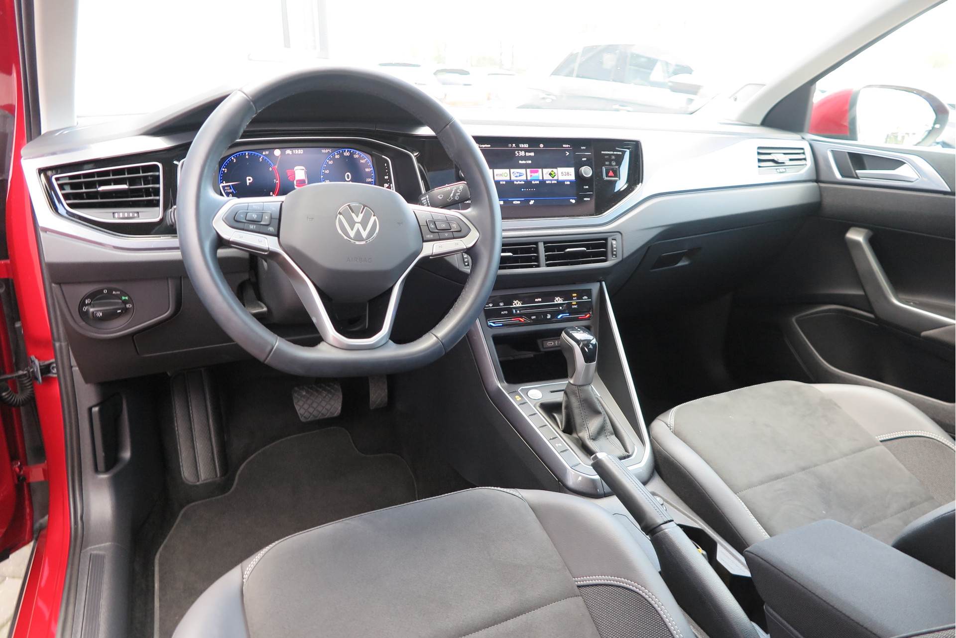 Volkswagen Taigo 1.0 TSI 81kw 110pk Style DSG Virtual cockpit , Pano dak ,Led verlichting, Navi, PDC, ACC, Lane assist, Carplay,  Beats audio, Keyless ,etc. Fabrieksgarantie t/m 01-2025