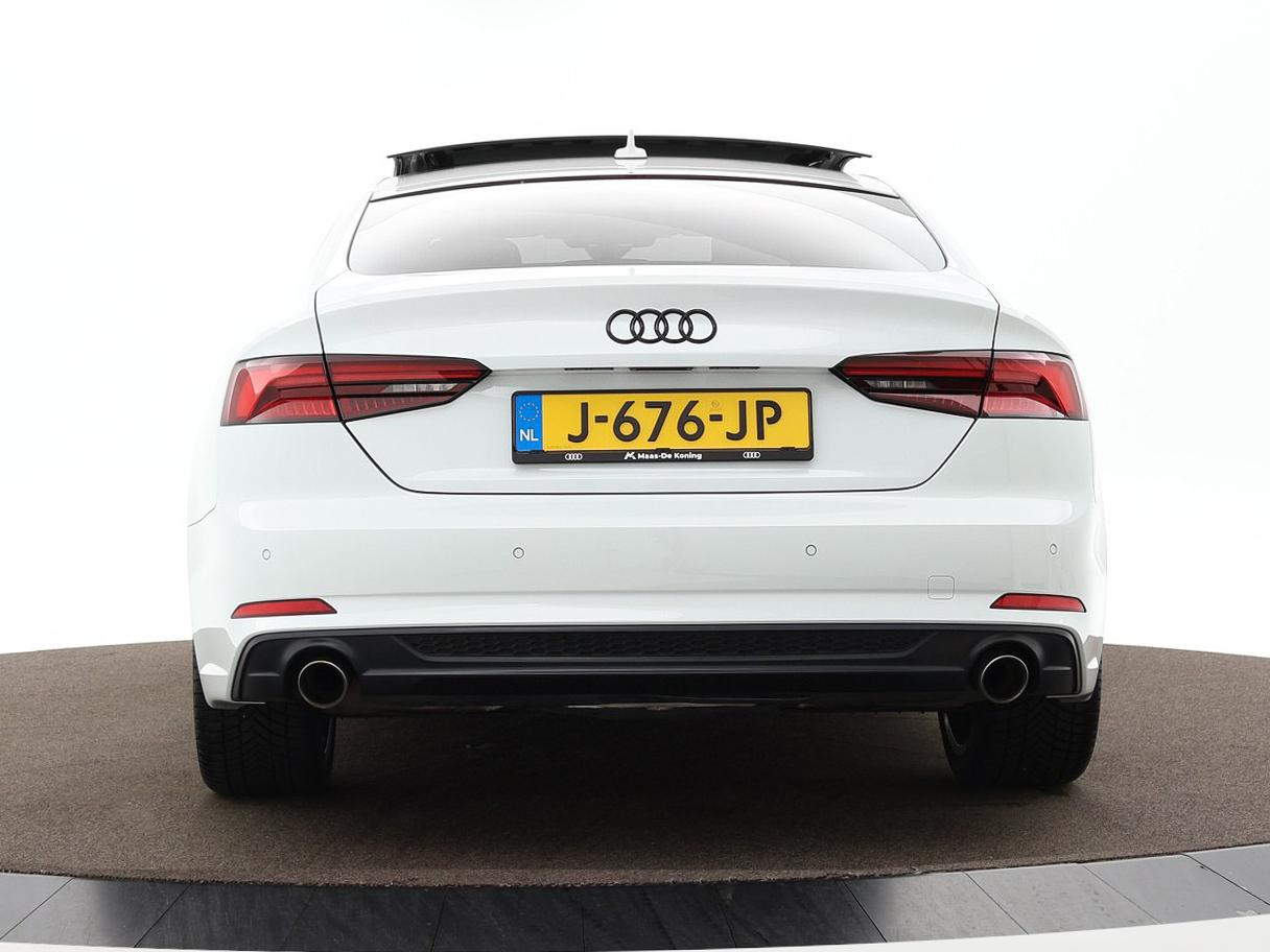 Audi A5 Sportback 35 TFSI 150pk S-Tronic Sport S-line Black Edition | S-line | Panoramadak | P-Sensoren | Navi | Smartphone Interface | Zwart Optiek |