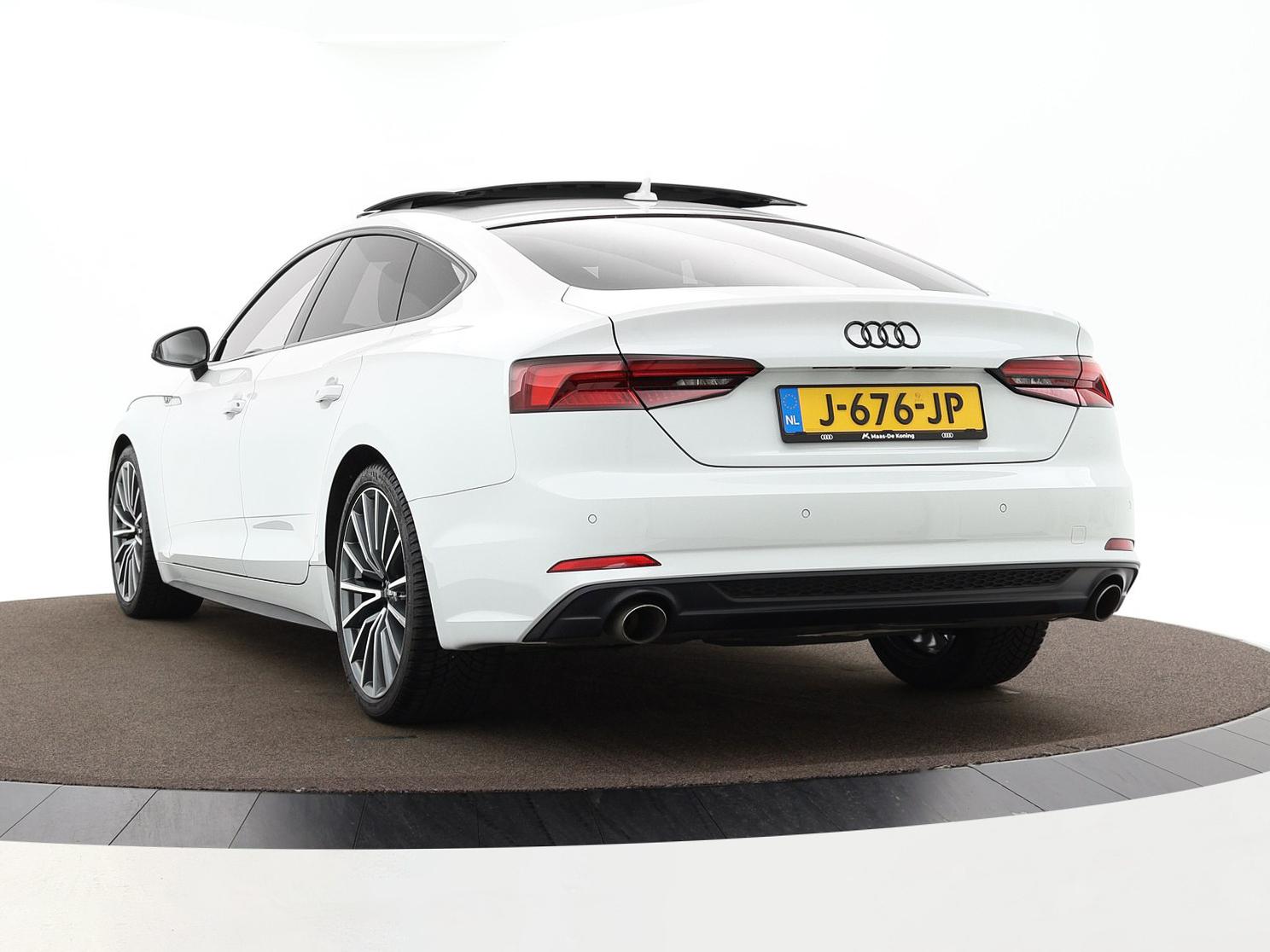 Audi A5 Sportback 35 TFSI 150pk S-Tronic Sport S-line Black Edition | S-line | Panoramadak | P-Sensoren | Navi | Smartphone Interface | Zwart Optiek |