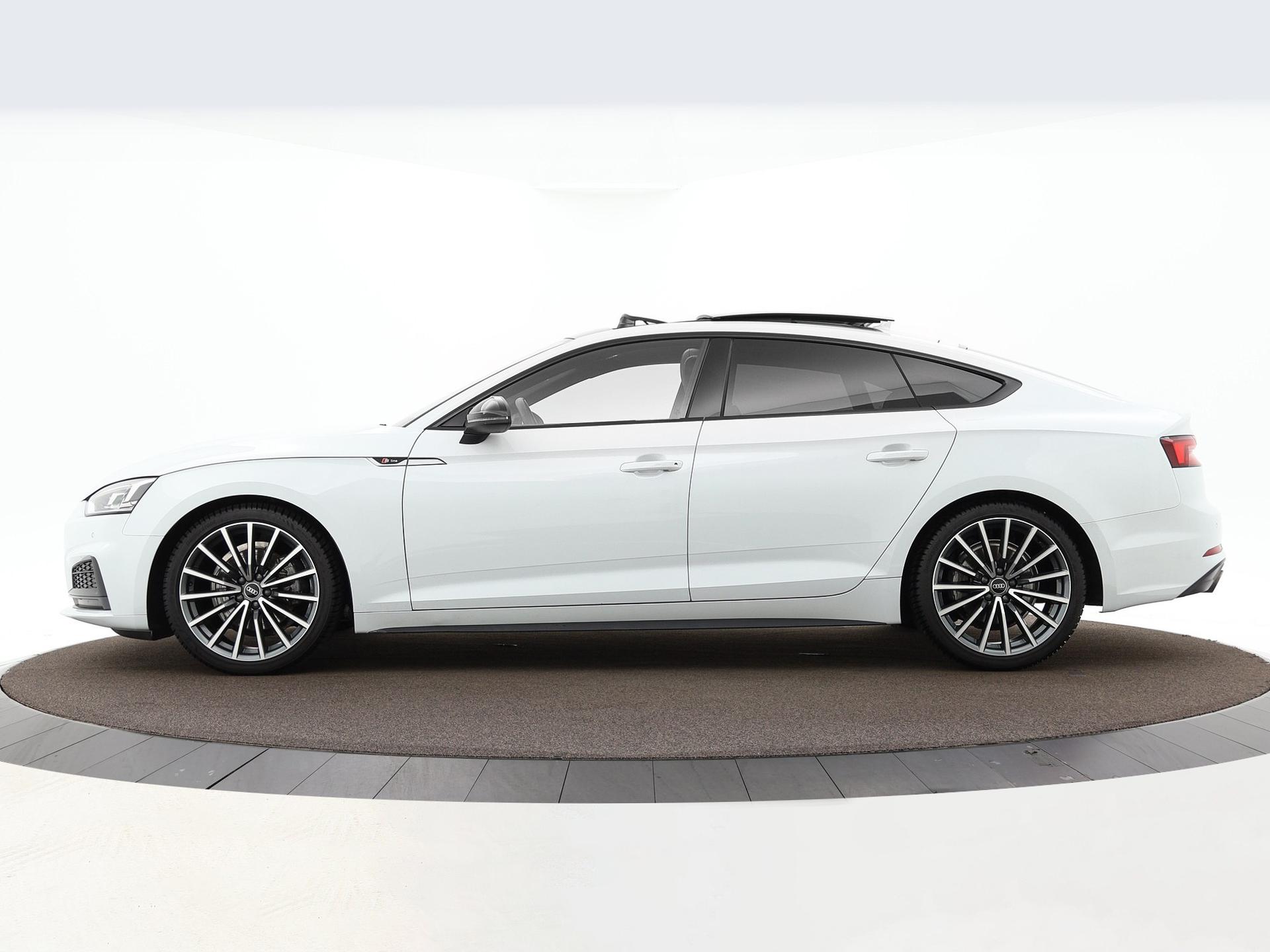 Audi A5 Sportback 35 TFSI 150pk S-Tronic Sport S-line Black Edition | S-line | Panoramadak | P-Sensoren | Navi | Smartphone Interface | Zwart Optiek |