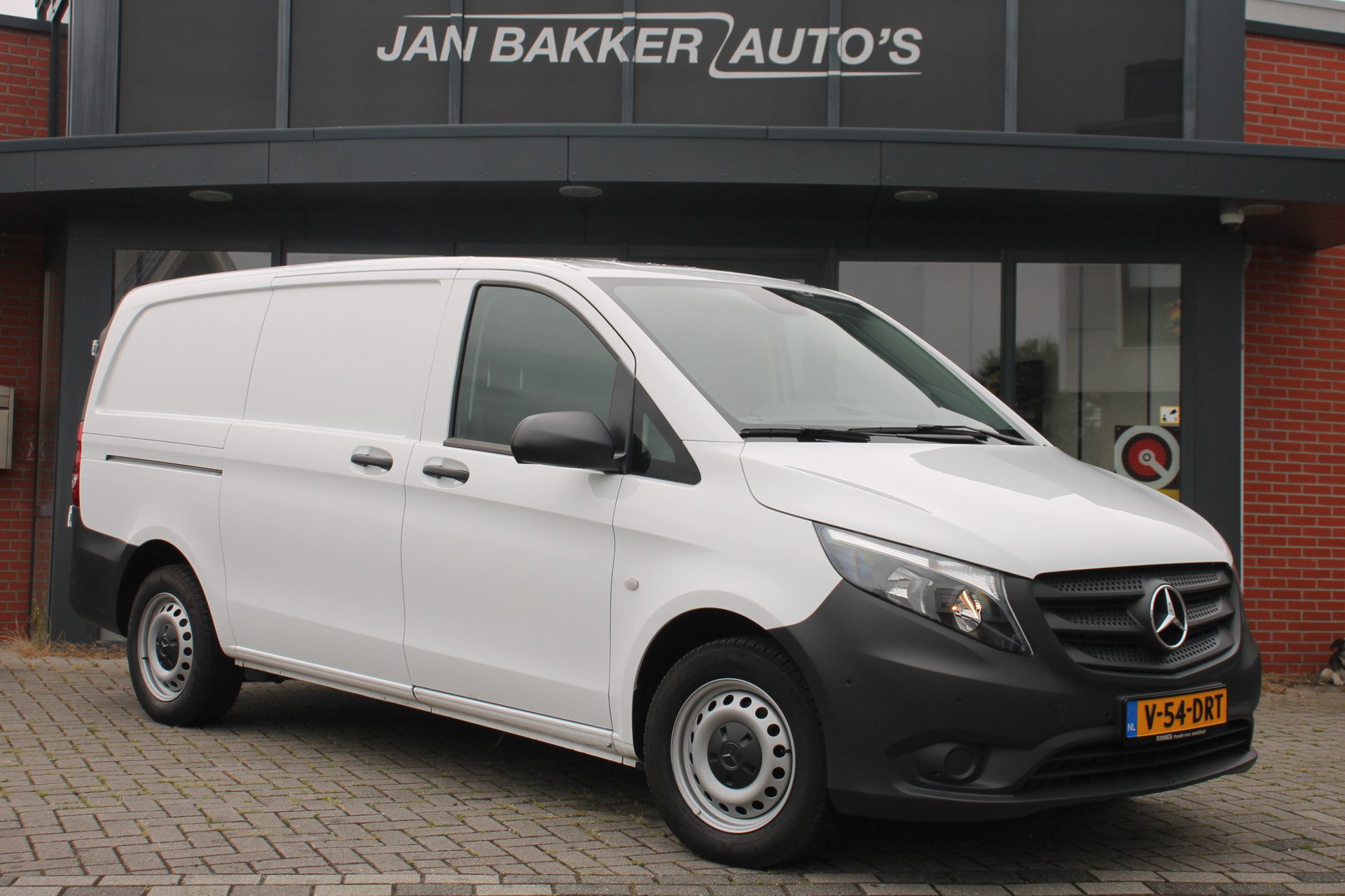 Mercedes-Benz Vito 110 CDI Lang | DEMO | Trekhaak | Camera ✅ Luxe tussenschot ✅ 3 persoons ✅ fabrieksgarantie