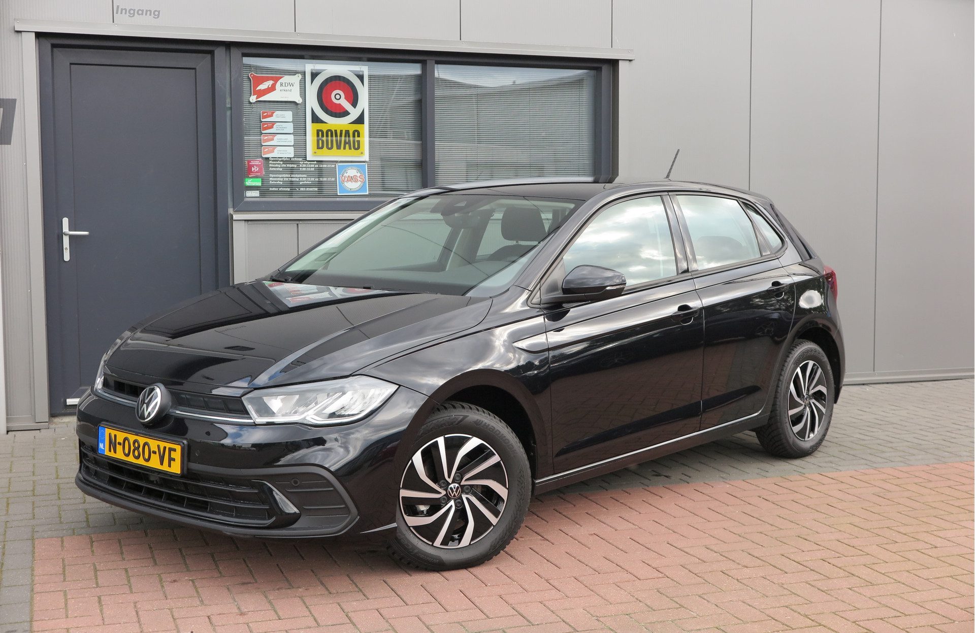 Volkswagen Polo 1.0 TSI 95pk Life Adaptive cruise, DAB+ , Carplay, PDC , Buitenspiegels inklapbaar. Navigeren via smartphone,etc.