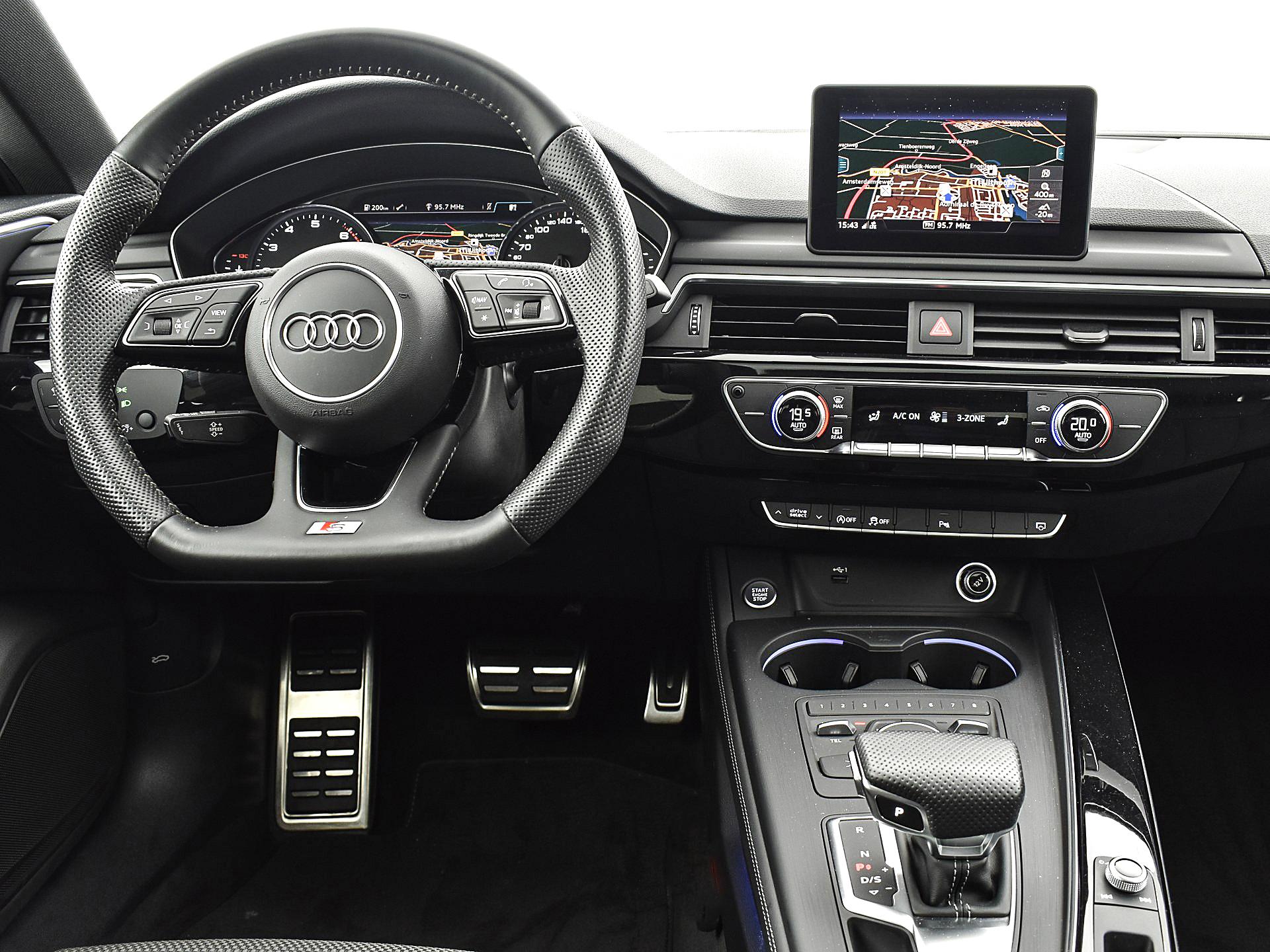 Audi A5 Sportback 35 TFSI 150pk S-Tronic Sport S-line Black Edition | S-line | Panoramadak | P-Sensoren | Navi | Smartphone Interface | Zwart Optiek |