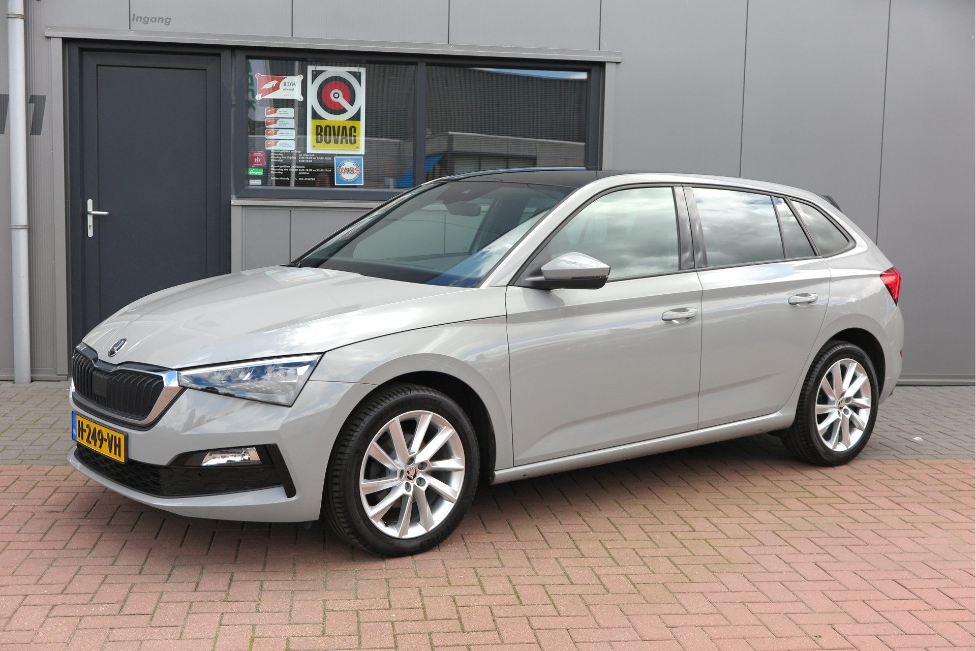 Škoda Scala 1.0 TSI 85KW 116PK DSG Sport Business Panoramadak,Virtual cockpit, Carplay, Adaptive cruise, Lane asist , LMV, Trekhaak (zwenkbaar)