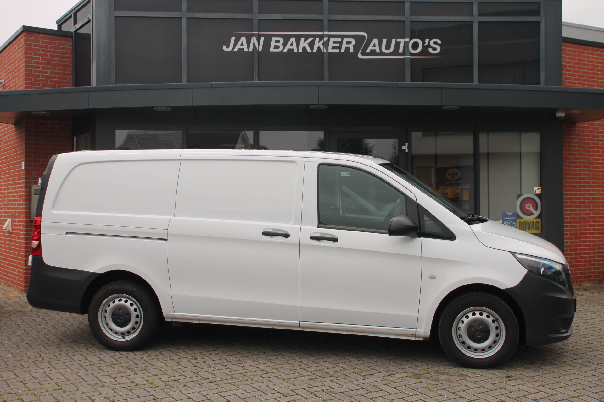 Mercedes-Benz Vito 110 CDI Lang | DEMO | Trekhaak | Camera ✅ Luxe tussenschot ✅ 3 persoons ✅ fabrieksgarantie