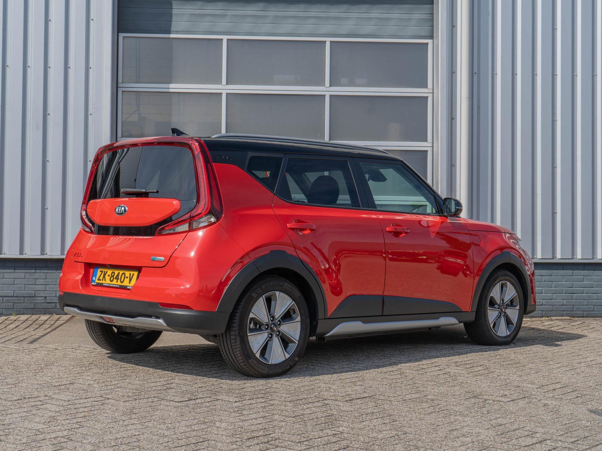 Kia e-Soul ExecutiveLine 64kWh | BTW auto | Stoelventilatie/verwarming  | Stuurverwarming | PDC voor & achter | Camera | Stoelverwarming achter