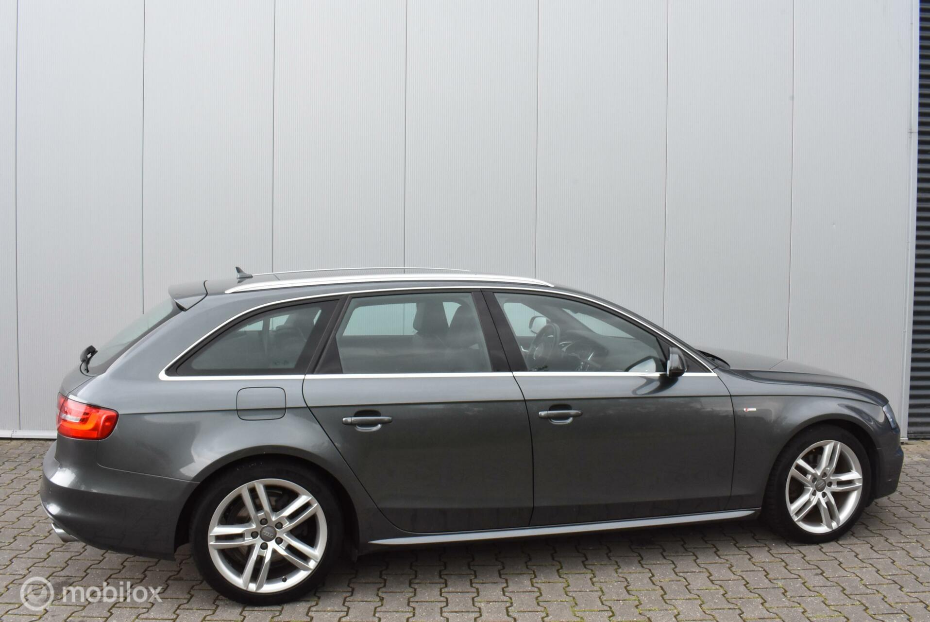 Audi A4 Avant 1.8 TFSI S-Line 2012 Daytonagrijs Xenon Navi Afn. trekhaak 18″ LMV Zeer mooi!