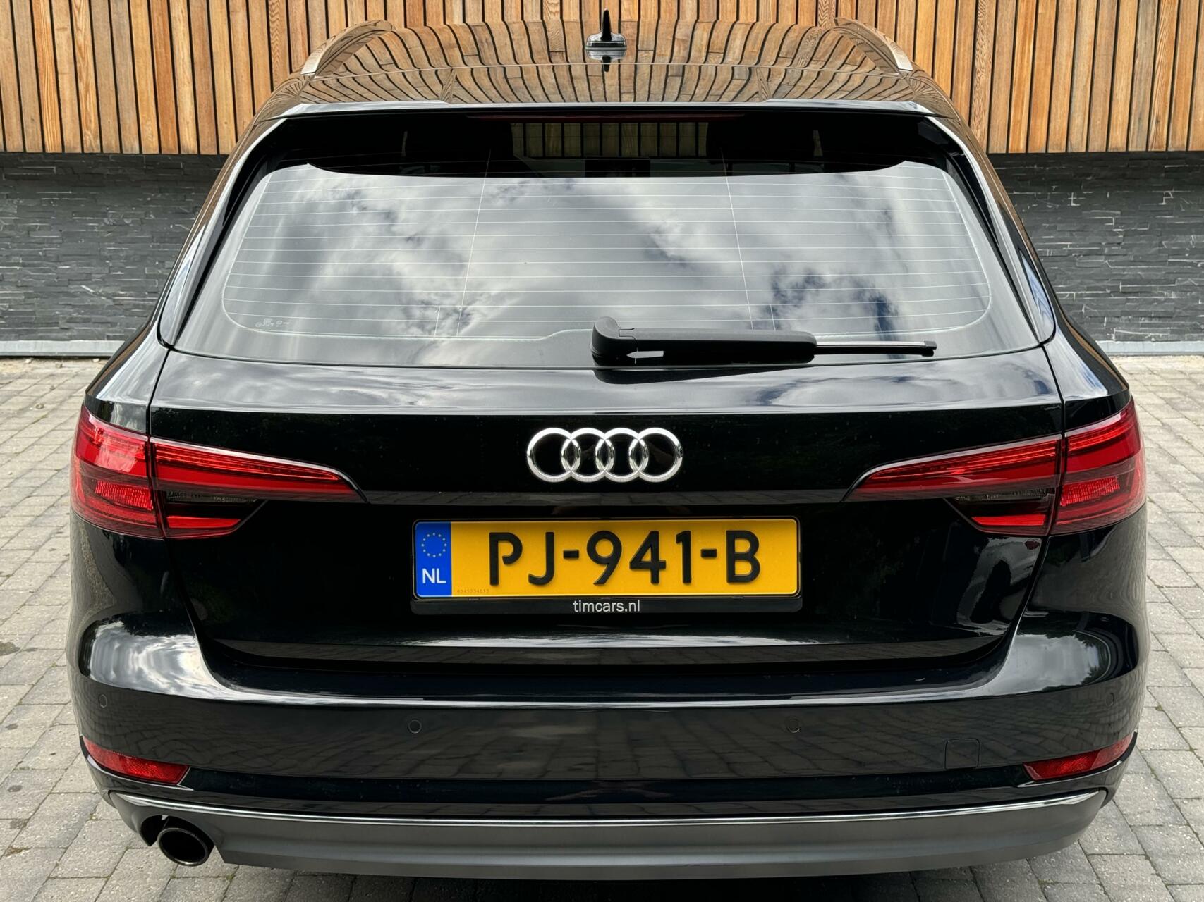 Audi A4 Avant 1.4 TFSI Sport S line | Automaat | LED | Navigatie MMI+ | Stoelverwarming | Parkeersensoren voor en achter | Keyless | Privacy glass