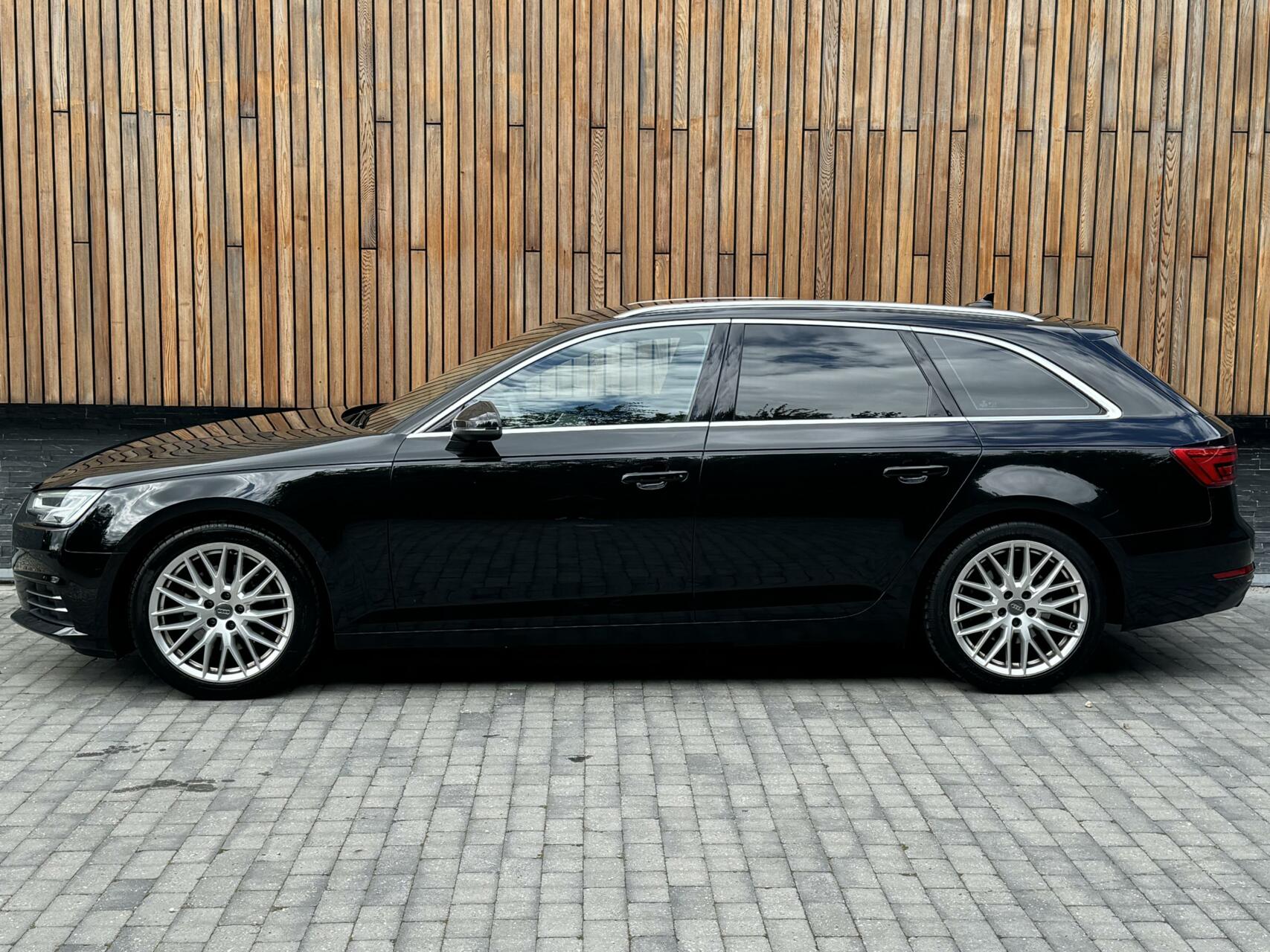 Audi A4 Avant 1.4 TFSI Sport S line | Automaat | LED | Navigatie MMI+ | Stoelverwarming | Parkeersensoren voor en achter | Keyless | Privacy glass