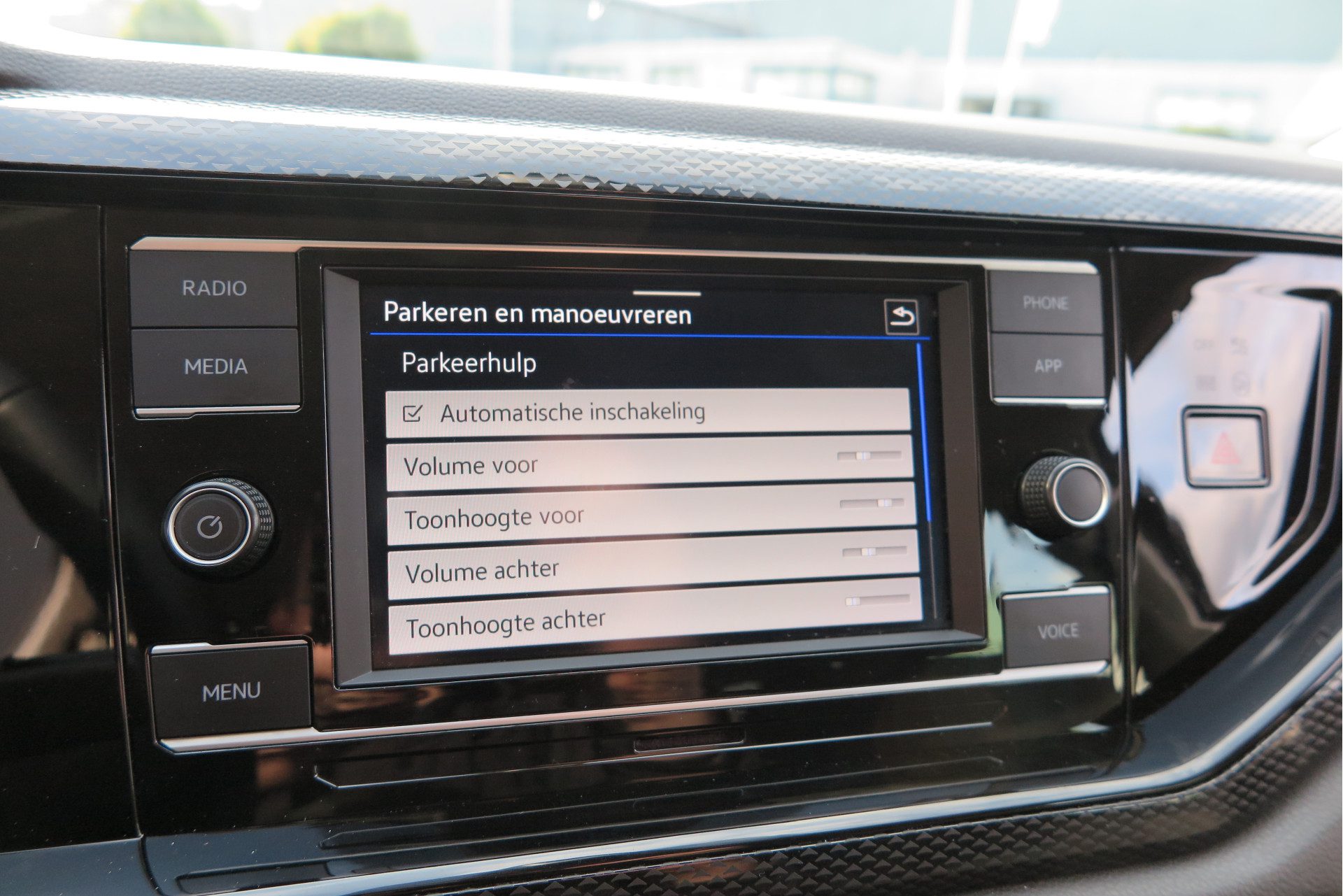 Volkswagen Polo 1.0 TSI 95pk Life Adaptive cruise, DAB+ , Carplay, PDC , Buitenspiegels inklapbaar. Navigeren via smartphone,etc.