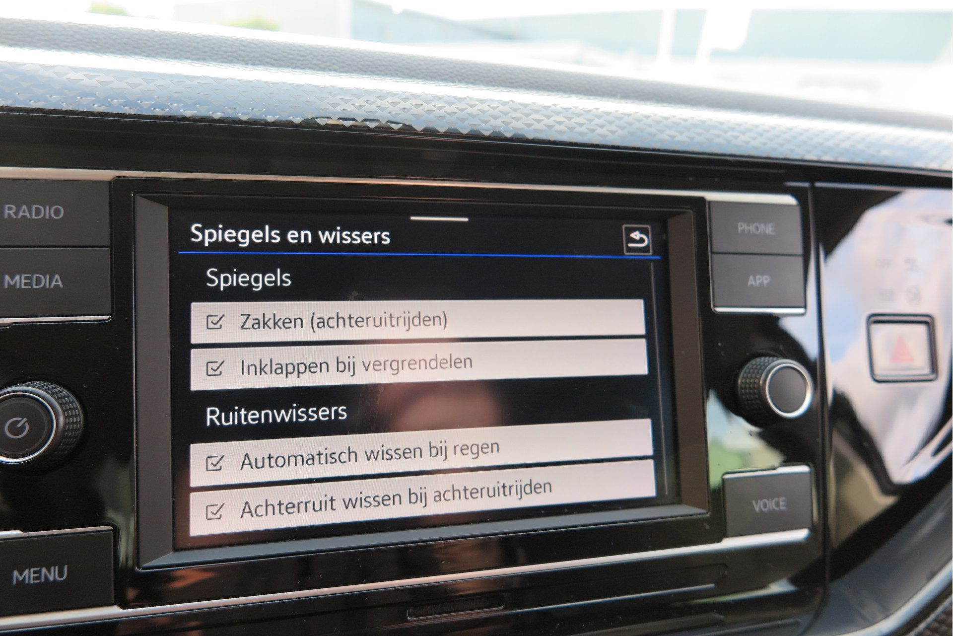 Volkswagen Polo 1.0 TSI 95pk Life Adaptive cruise, DAB+ , Carplay, PDC , Buitenspiegels inklapbaar. Navigeren via smartphone,etc.