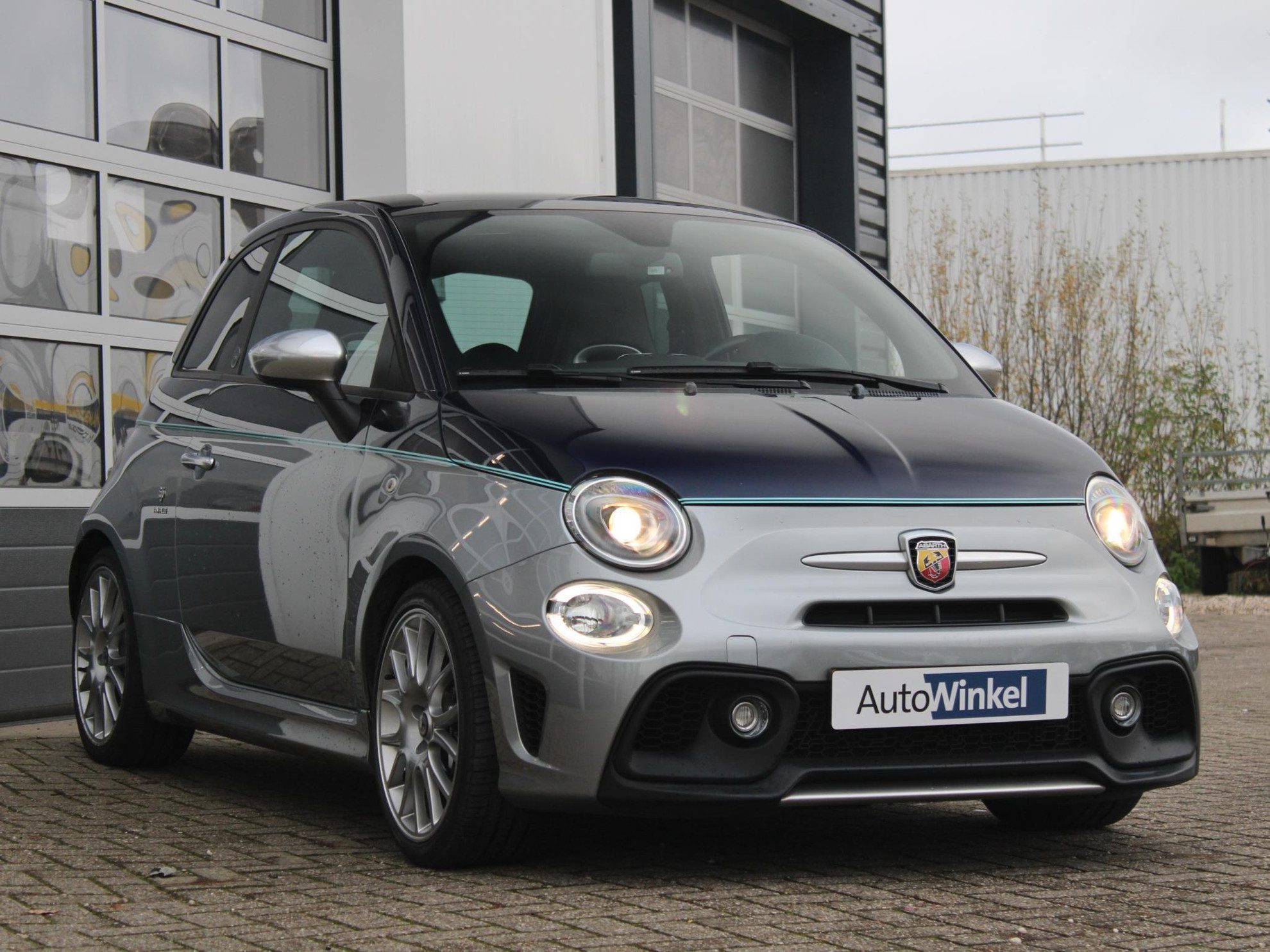 Abarth 695 1.4 T-Jet 180pk Aut. Rivale Anniversary | Clima | Schuif-/Kanteldak | Navi | Apple Carplay | 17″ | Akrapovic | nr. 170/175 | Uniek !