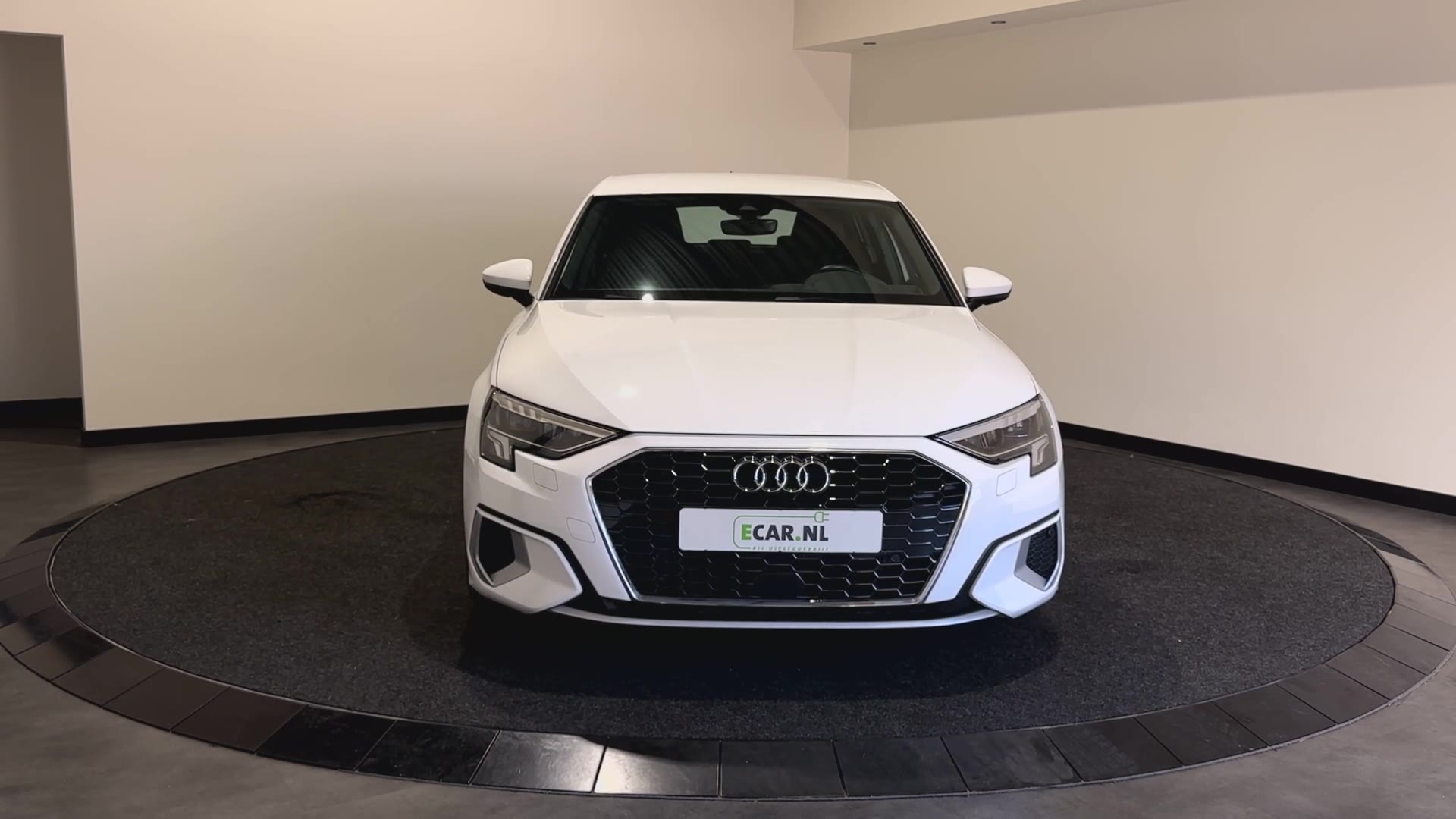 Audi A3 Sportback 40 TFSI e Business edition | Parkeerassistent met sensoren voor en achter |