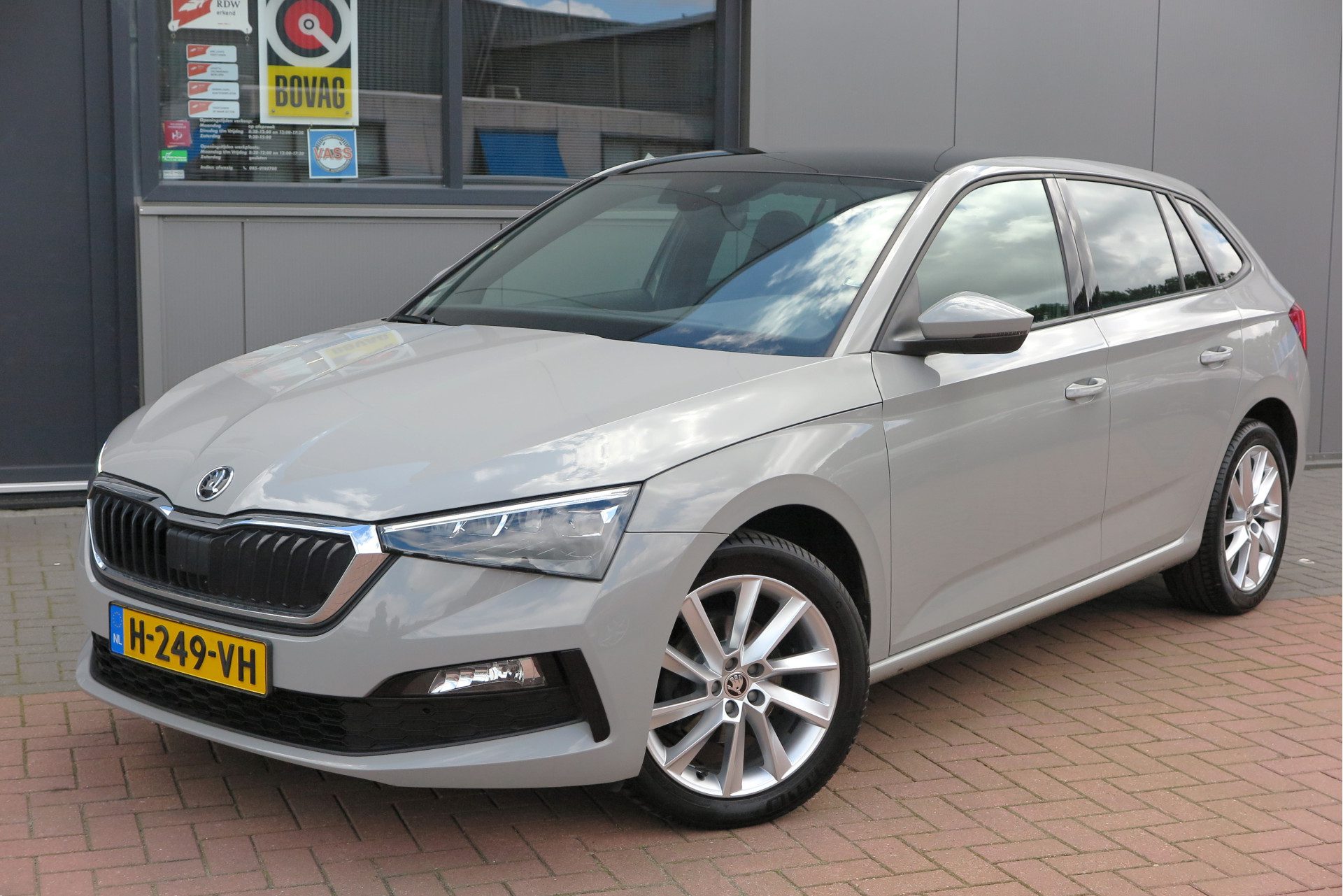 Škoda Scala 1.0 TSI 85KW 116PK DSG Sport Business Panoramadak,Virtual cockpit, Carplay, Adaptive cruise, Lane asist , LMV, Trekhaak (zwenkbaar)