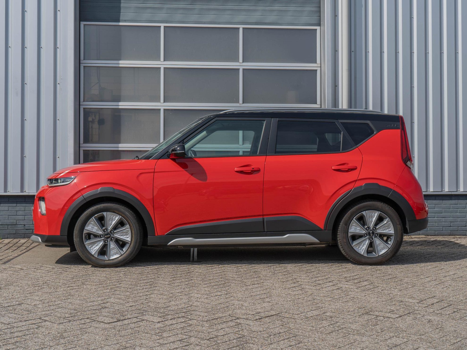 Kia e-Soul ExecutiveLine 64kWh | BTW auto | Stoelventilatie/verwarming  | Stuurverwarming | PDC voor & achter | Camera | Stoelverwarming achter