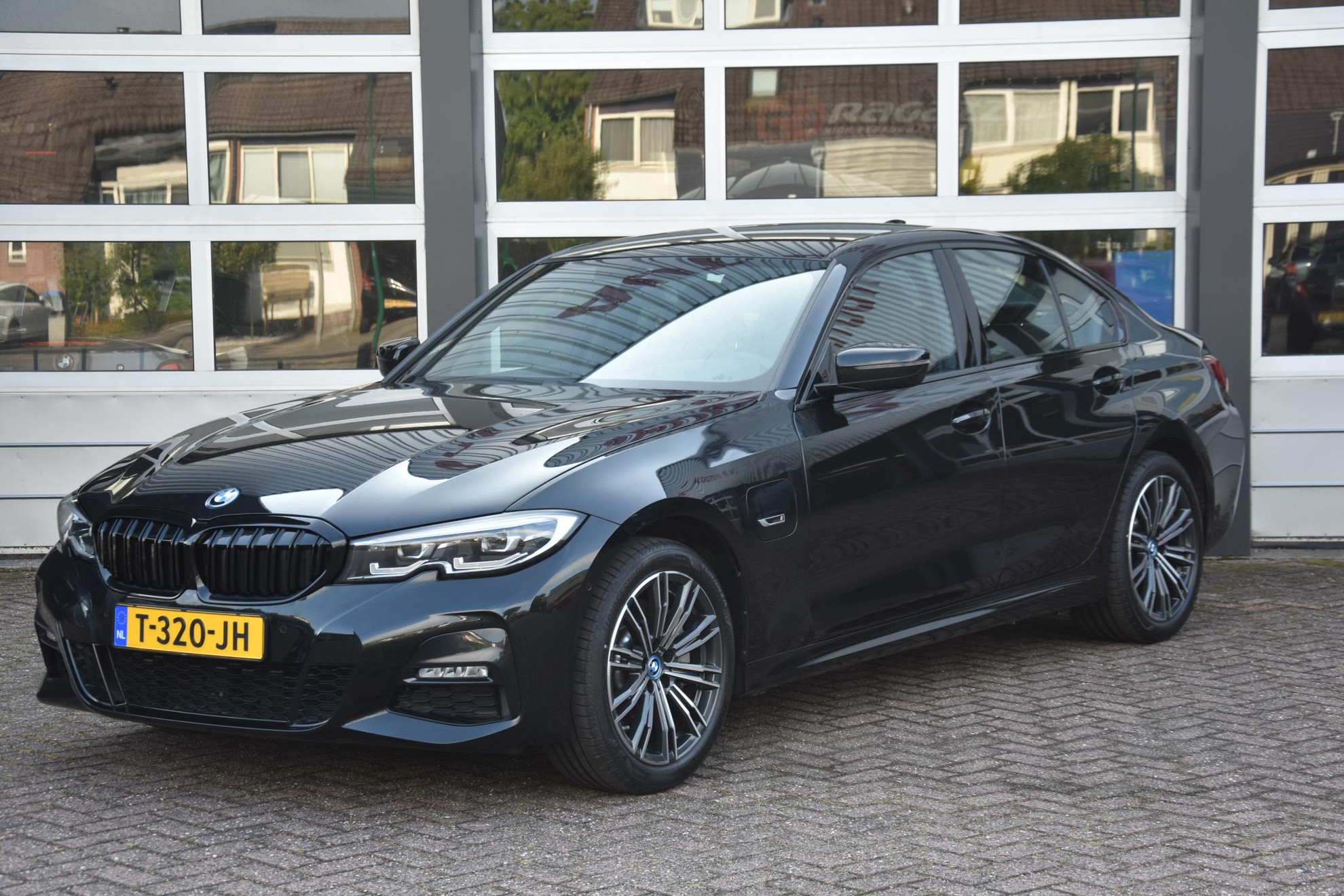 BMW 3-serie 330e M SPORT PAKKET LET OP; 18000KM NIEUW