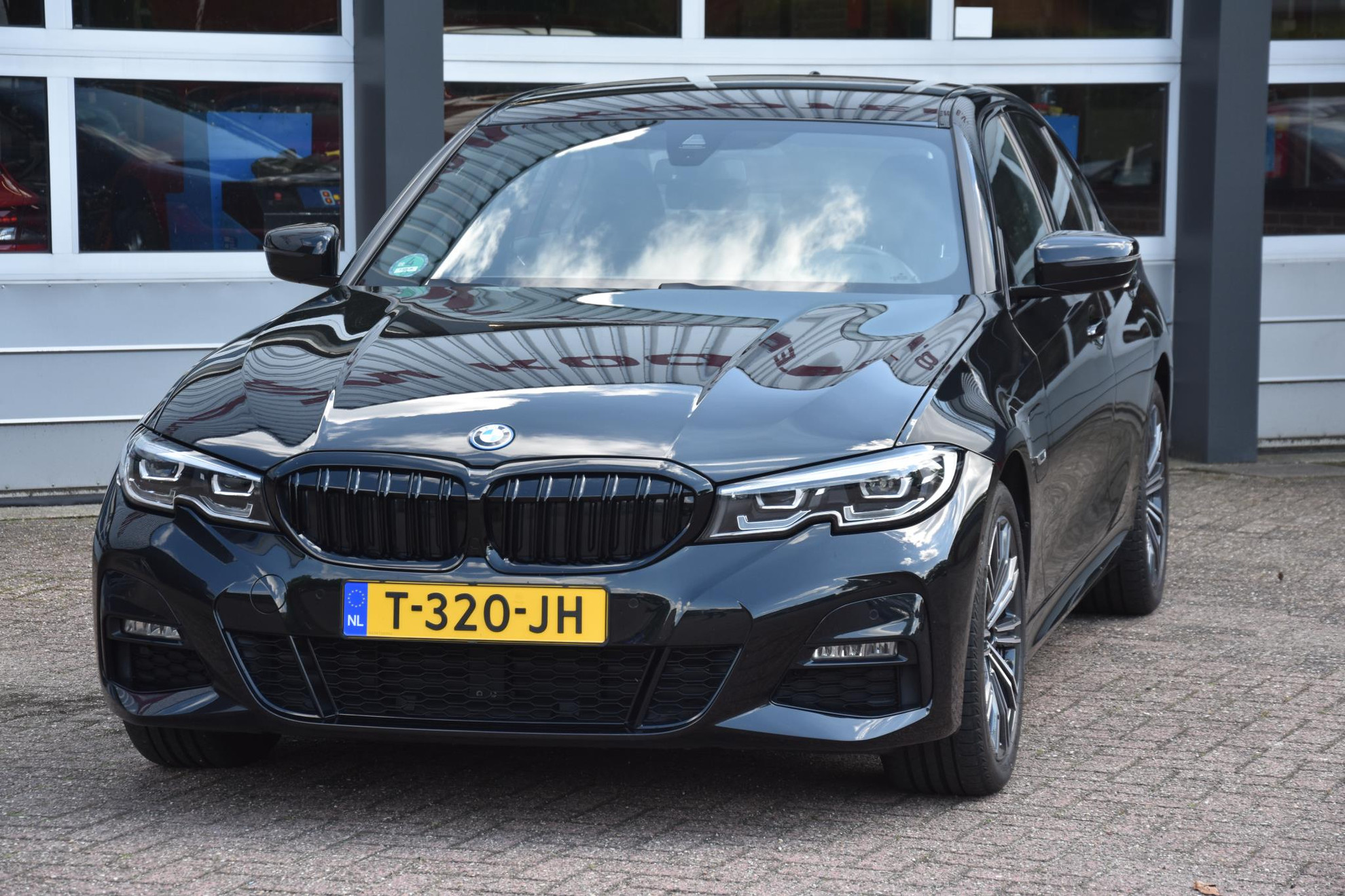 BMW 3-serie 330e M SPORT PAKKET LET OP; 18000KM NIEUW