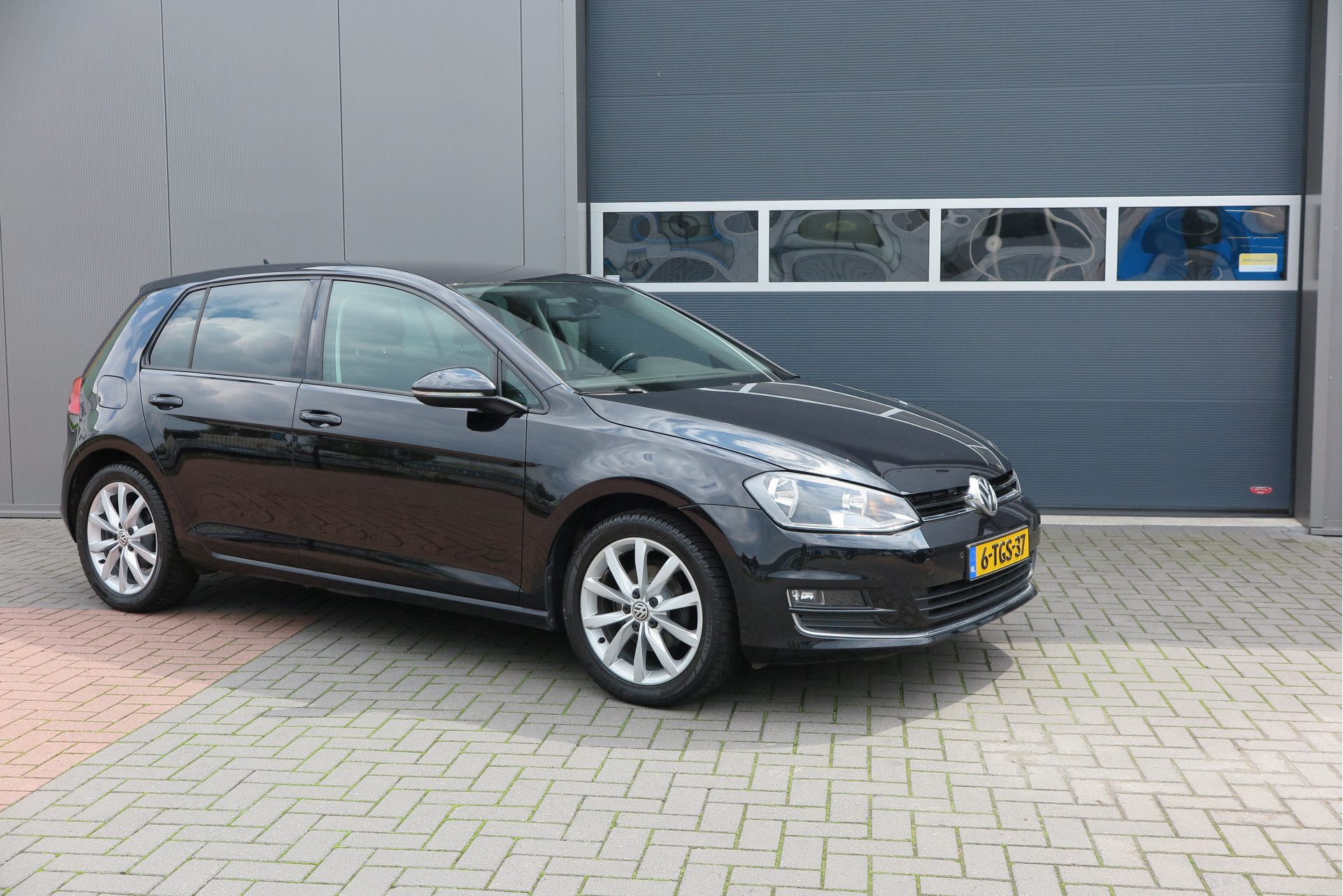 Volkswagen Golf 1.2 TSI 77kw 105pk Highline , Navi , pdc , trekhaak , Airco, Stoelverwarming + massage , Buitenspiegels inklapbaar,. etc