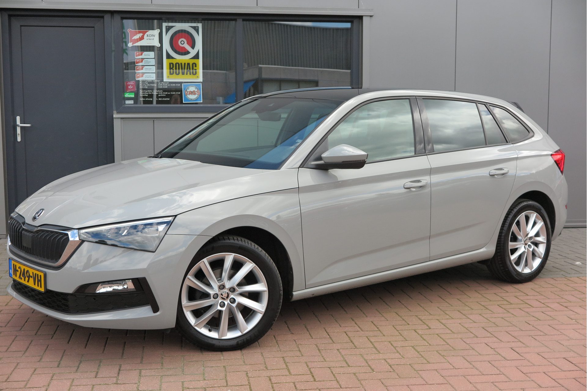 Škoda Scala 1.0 TSI 85KW 116PK DSG Sport Business Panoramadak,Virtual cockpit, Carplay, Adaptive cruise, Lane asist , LMV, Trekhaak (zwenkbaar)