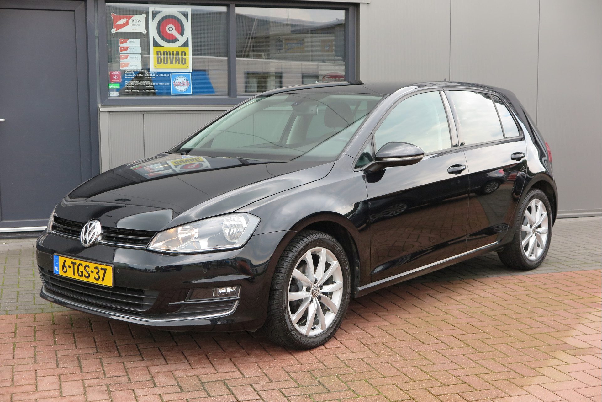 Volkswagen Golf 1.2 TSI 77kw 105pk Highline , Navi , pdc , trekhaak , Airco, Stoelverwarming + massage , Buitenspiegels inklapbaar,. etc