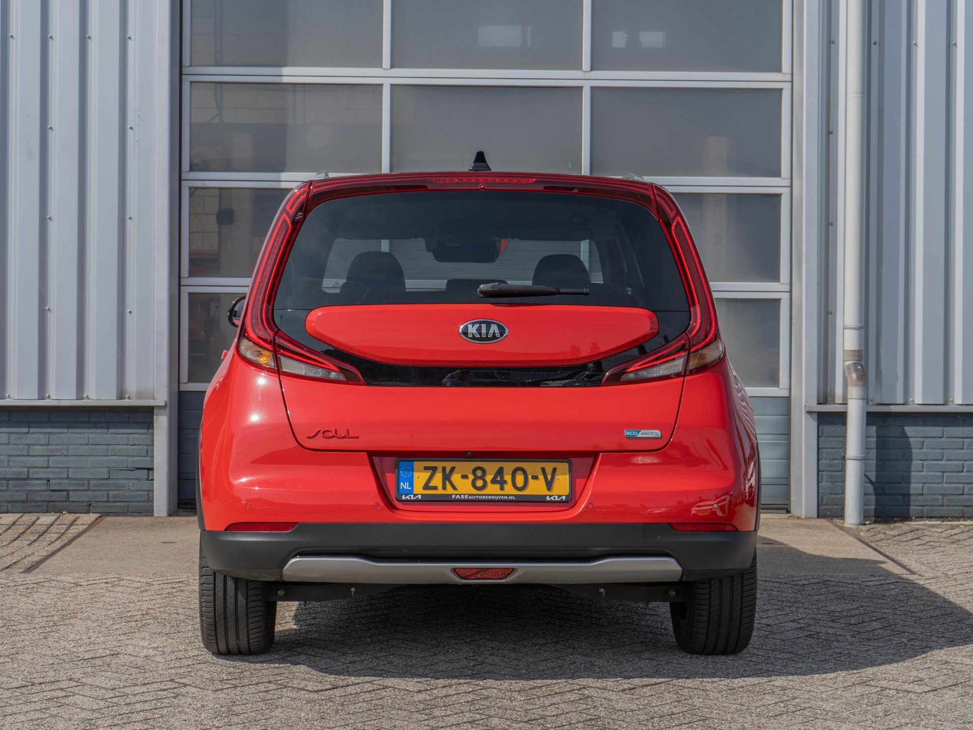 Kia e-Soul ExecutiveLine 64kWh | BTW auto | Stoelventilatie/verwarming  | Stuurverwarming | PDC voor & achter | Camera | Stoelverwarming achter