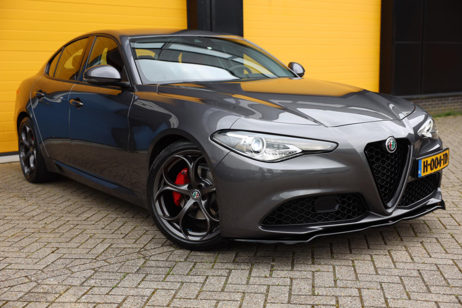 Alfa Romeo Giulia 2.0T Super / AUT / Navi / Ecc / Elek Pakket / Cruise Control / Lane Assist / Leder / 19Inch